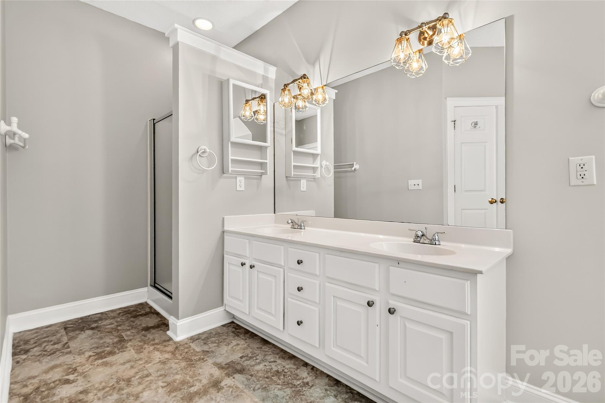 Ensuite with Dual Sinks - 13824 Hastings Farm Road, Huntersville