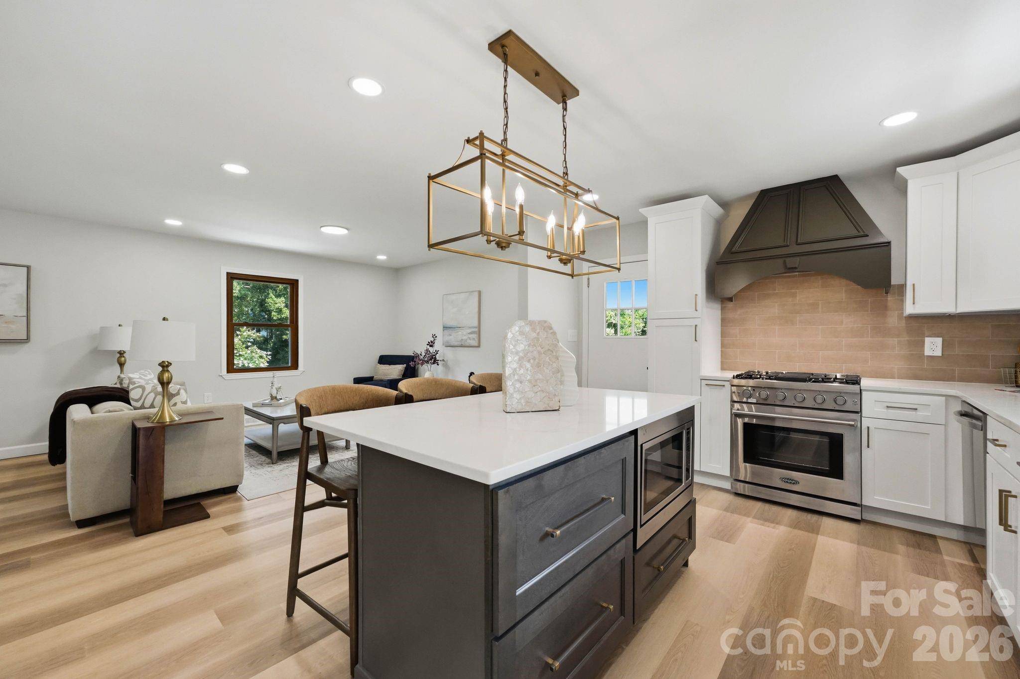 Single Family Residence at 19924 Floral Lane, Cornelius, photo 5 of 47