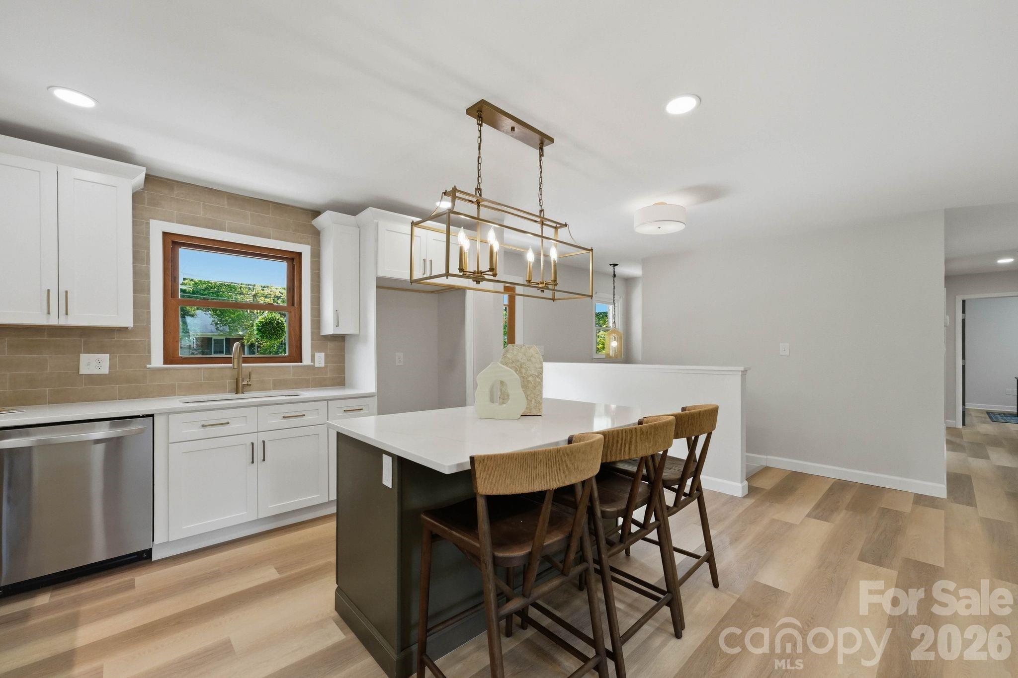 Single Family Residence at 19924 Floral Lane, Cornelius, photo 6 of 47