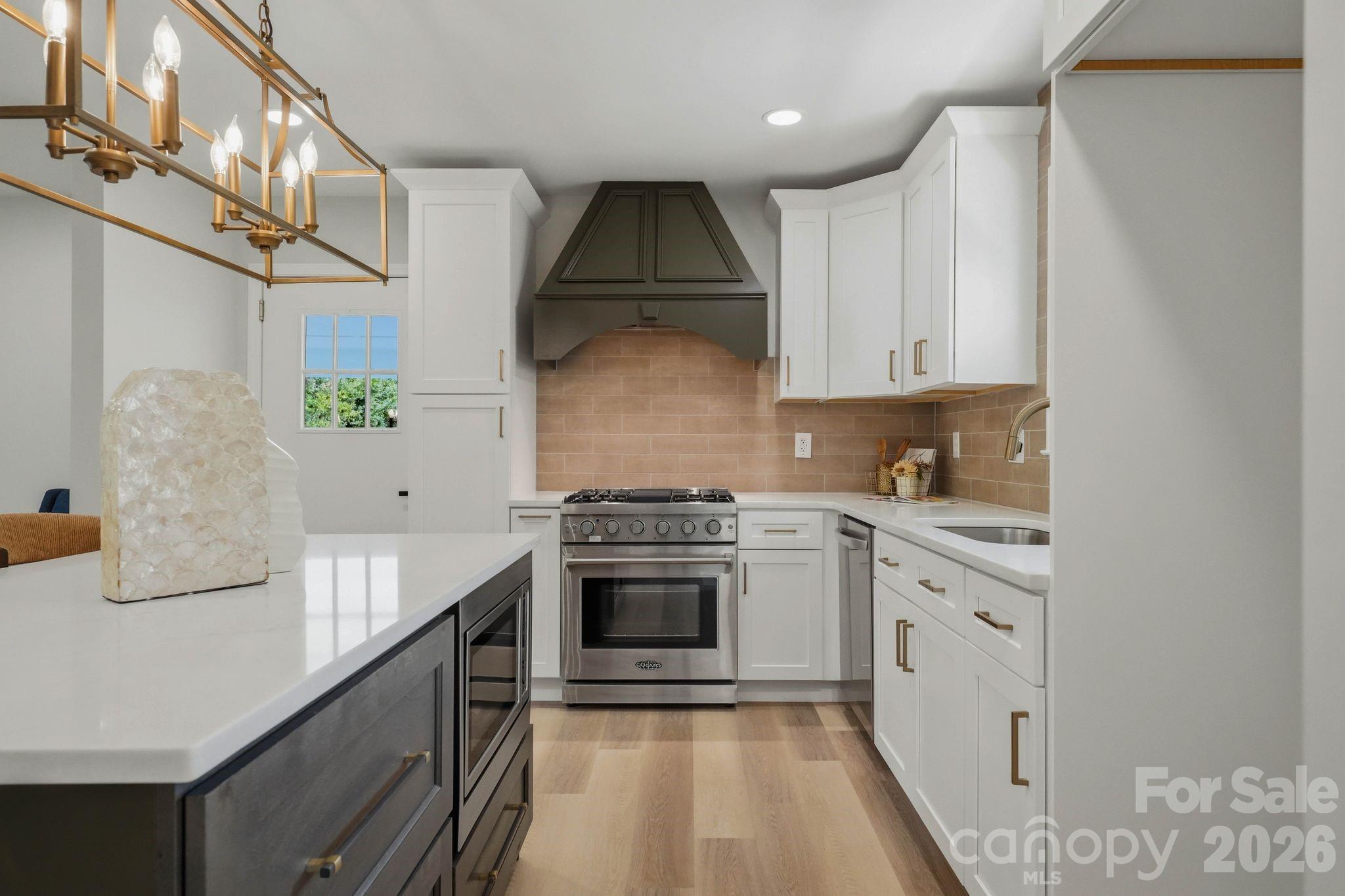 Single Family Residence at 19924 Floral Lane, Cornelius, photo 7 of 47