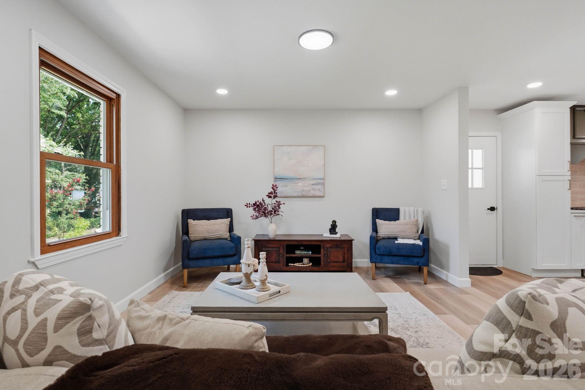 Single Family Residence at 19924 Floral Lane, Cornelius, photo 10 of 47