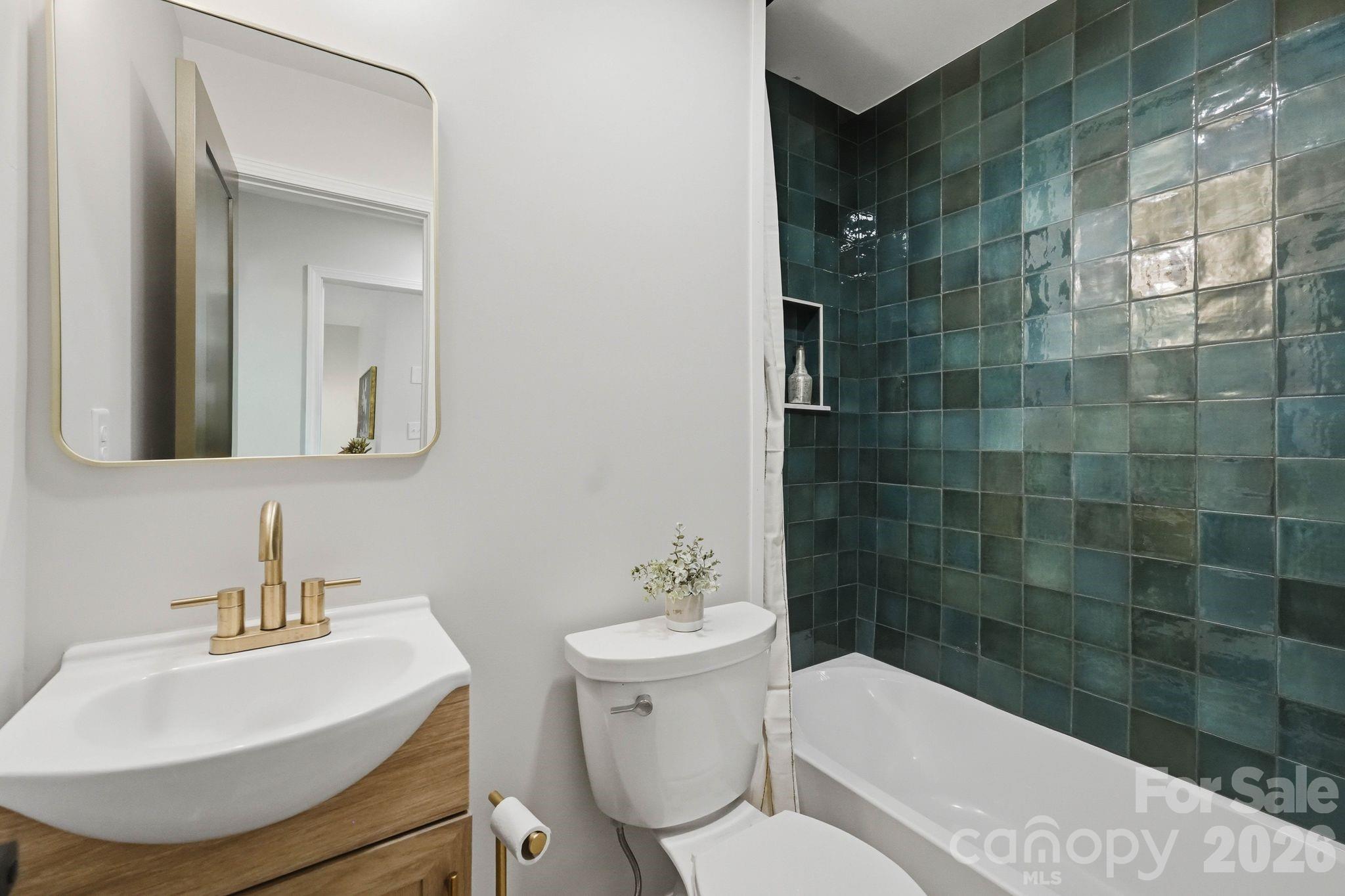 Second Full Bathroom on Main Floor - 19924 Floral Lane, Cornelius