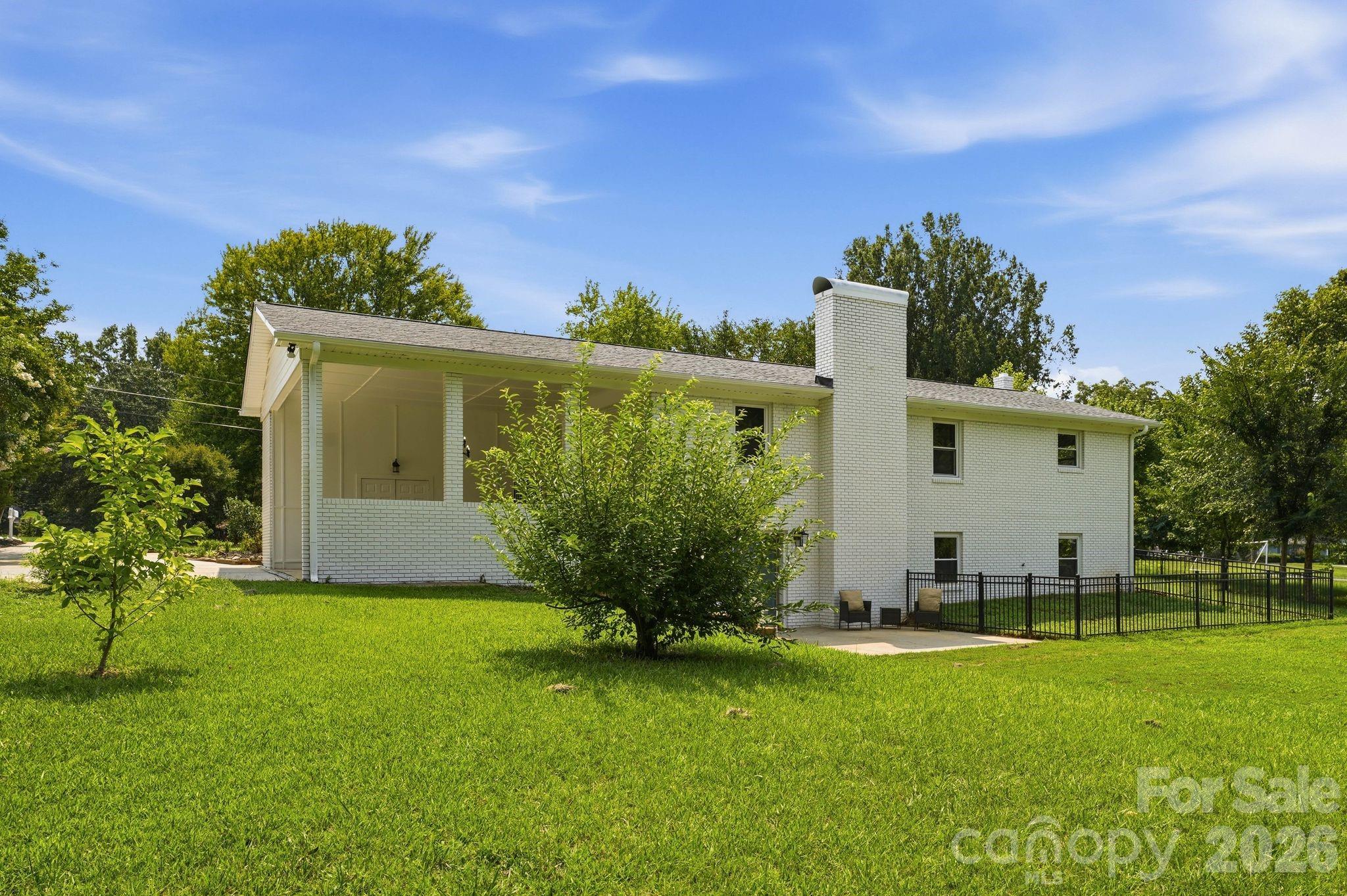 Single Family Residence at 19924 Floral Lane, Cornelius, photo 37 of 47