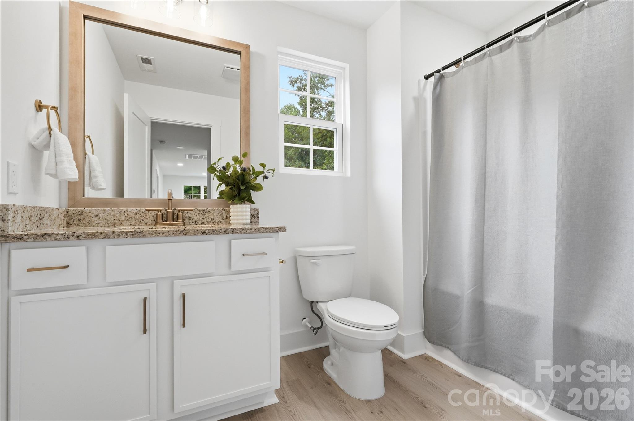 Full Bathroom - Upper Level Hall - 604 Sharon Drive, Statesville