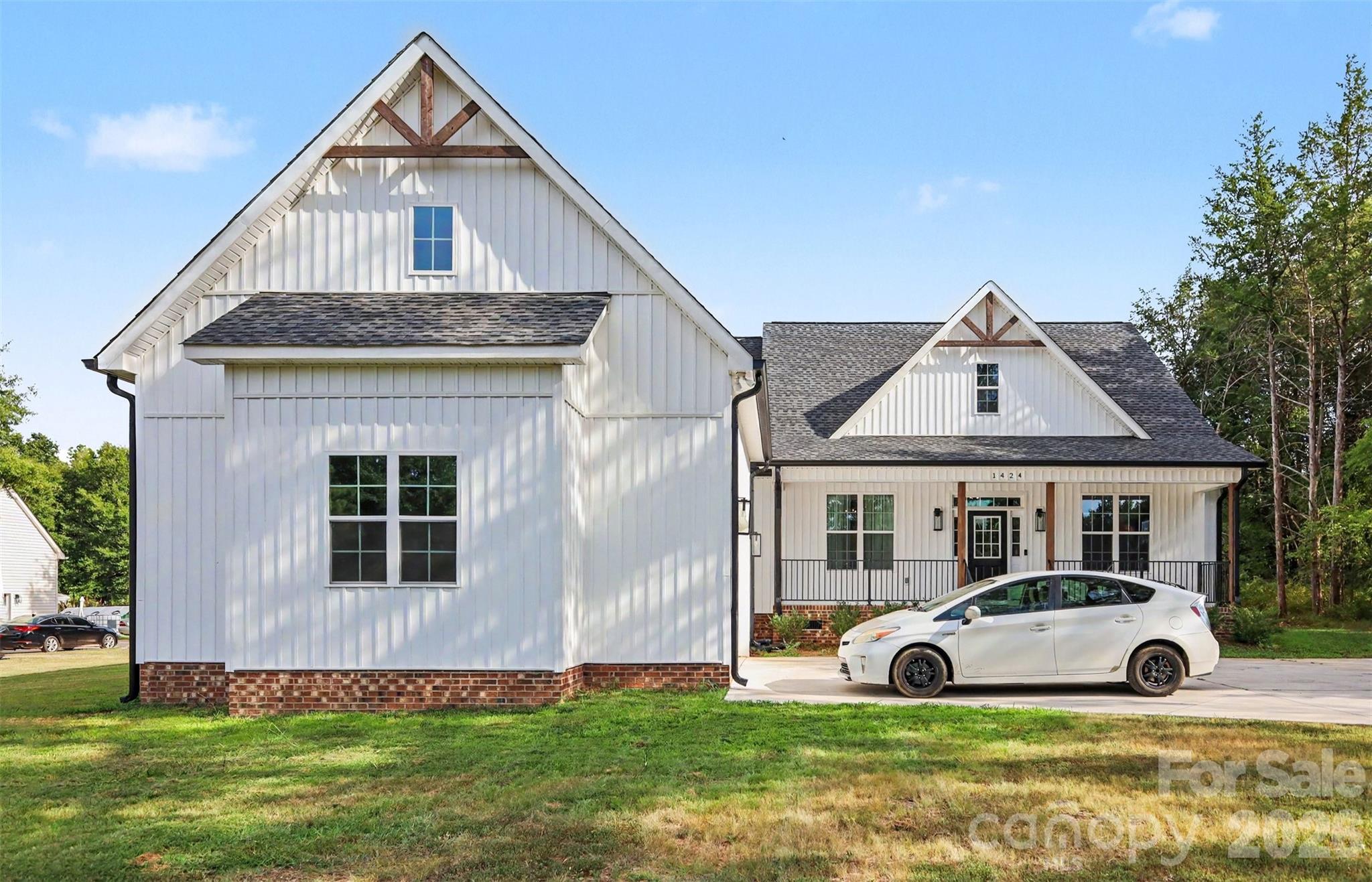 Single Family Residence at 1424 Autumnwood Drive, Rock Hill, photo 8 of 32