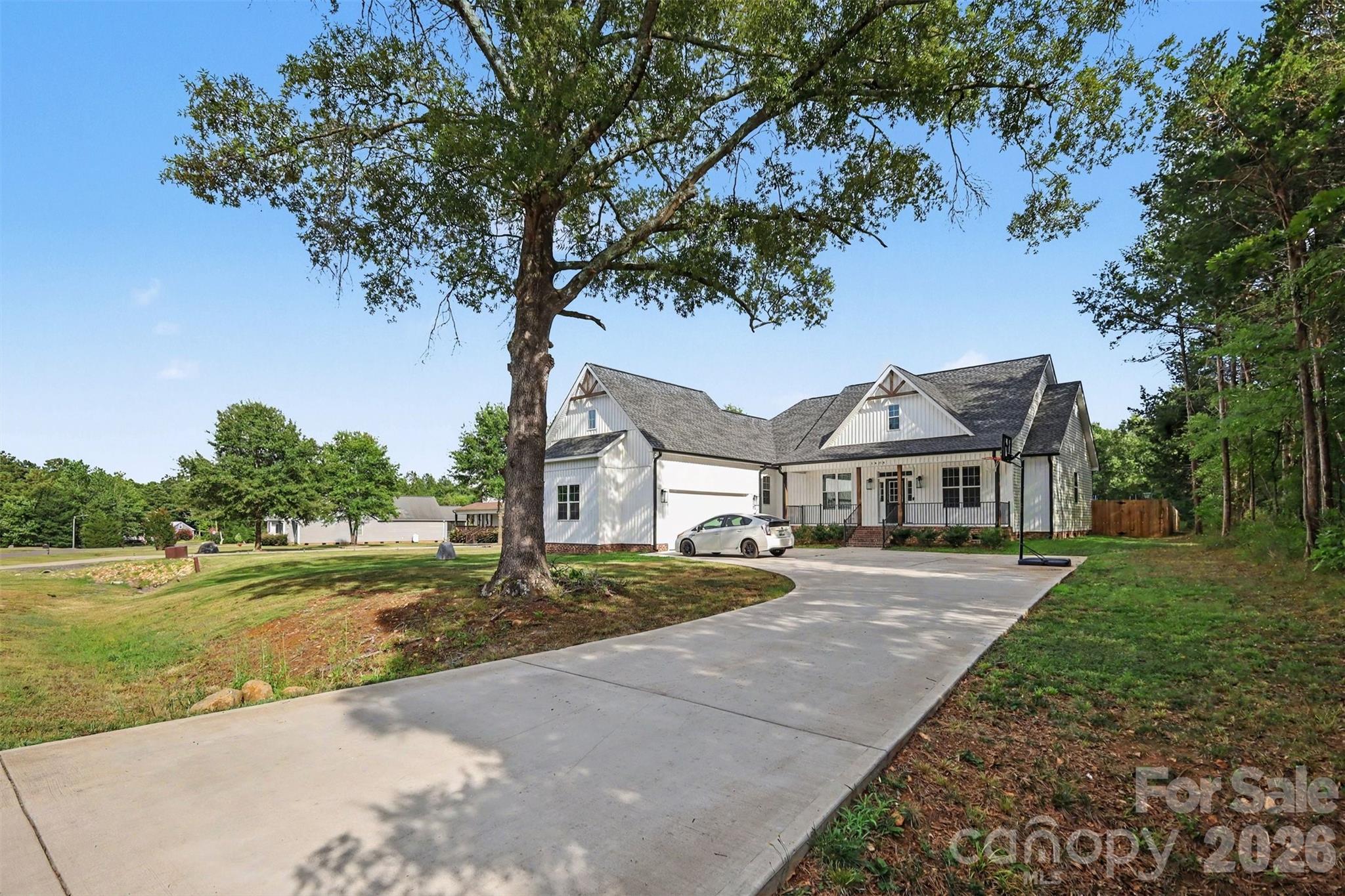 Single Family Residence at 1424 Autumnwood Drive, Rock Hill, photo 5 of 32
