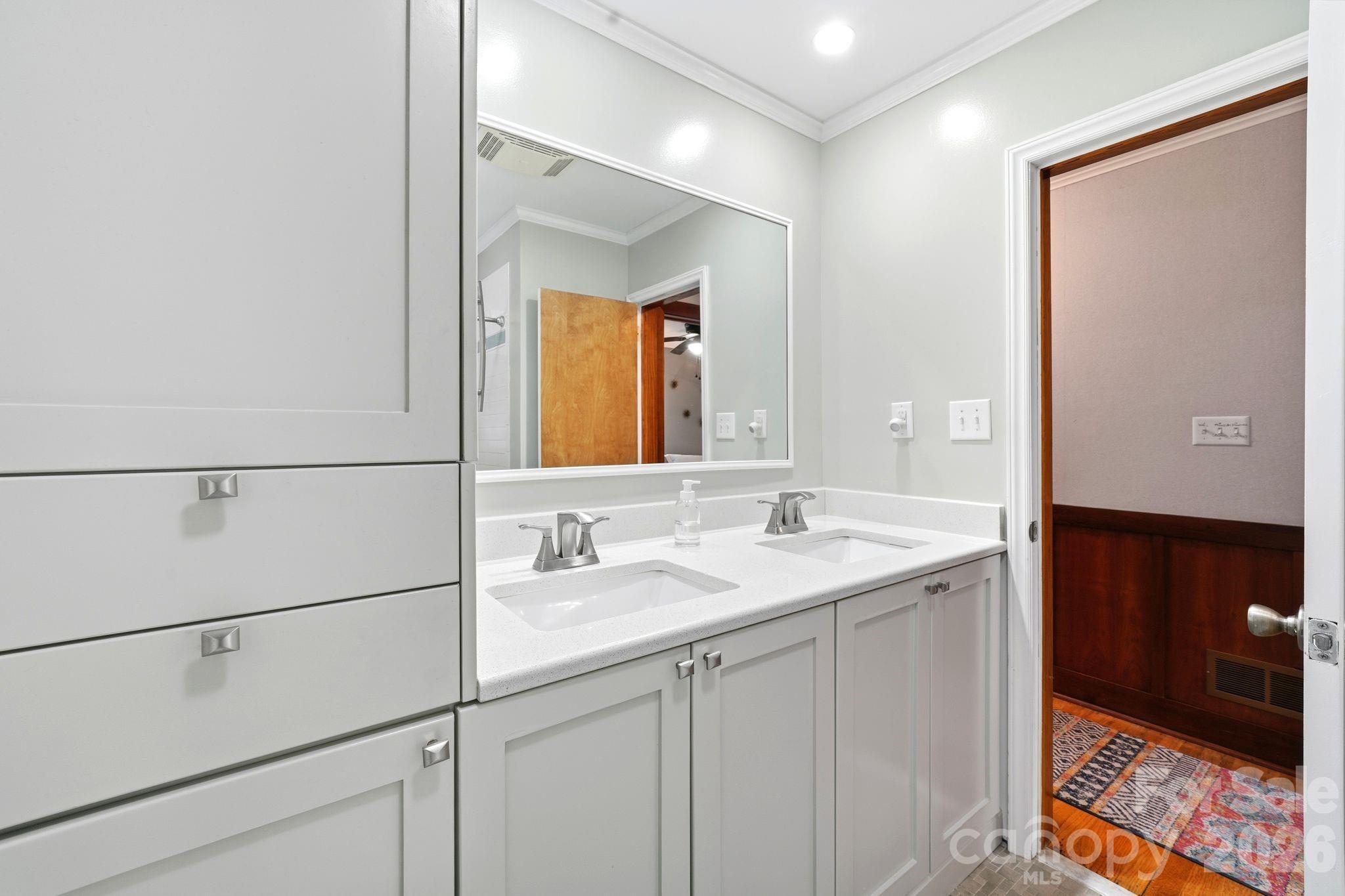 Updated Cabinetry and countertop - 515 Dogwood Lane, Belmont