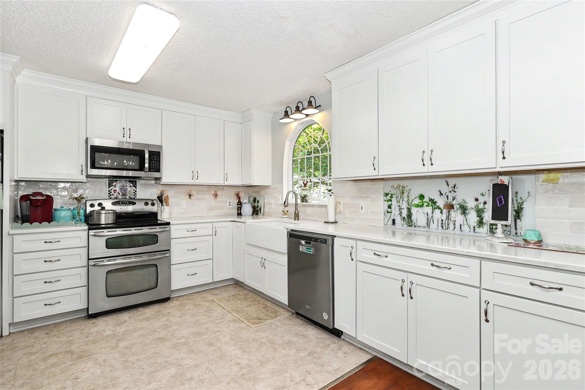 Kitchen - 612 17th Avenue Drive SE, Hickory