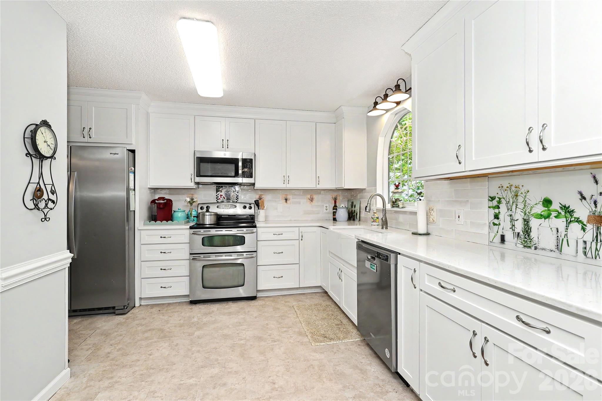 Kitchen Ref. Included - 612 17th Avenue Drive SE, Hickory