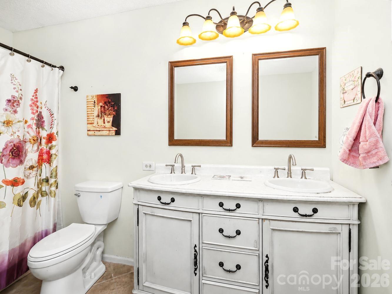 Primary Bath - 612 17th Avenue Drive SE, Hickory