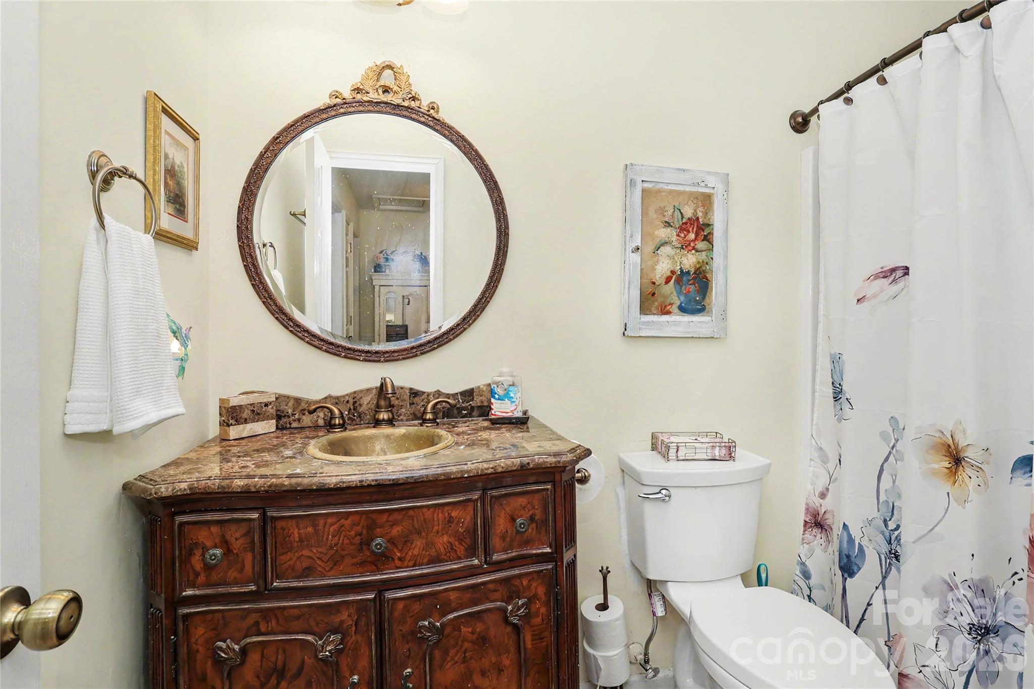 2nd Floor 1/2 Bath - 612 17th Avenue Drive SE, Hickory