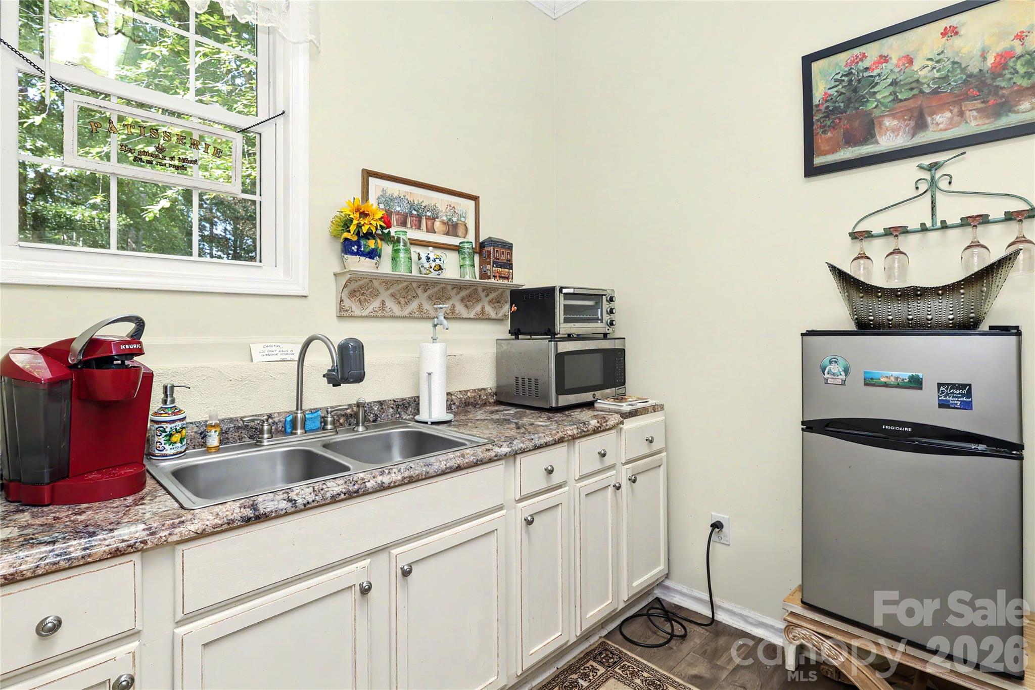 Apartment Kitchenette - 612 17th Avenue Drive SE, Hickory