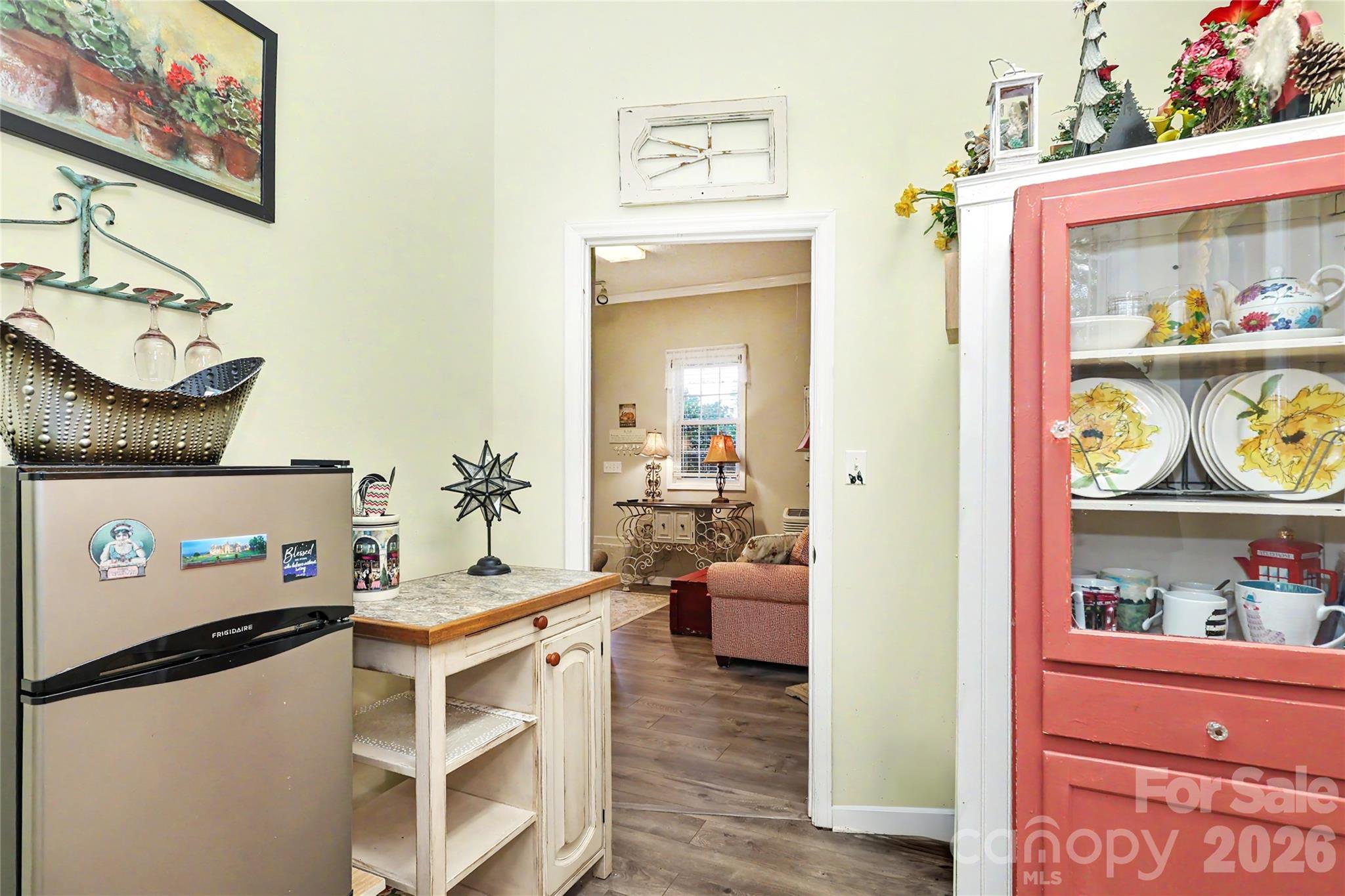 Apartment Kitchenette - 612 17th Avenue Drive SE, Hickory
