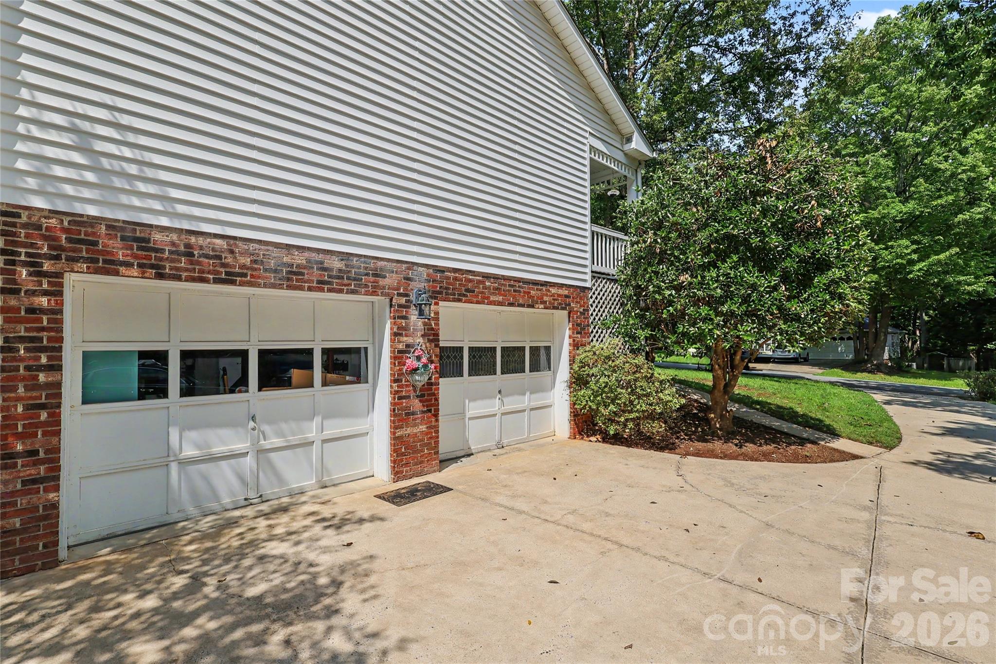 Main House 2 Car Garage - 612 17th Avenue Drive SE, Hickory