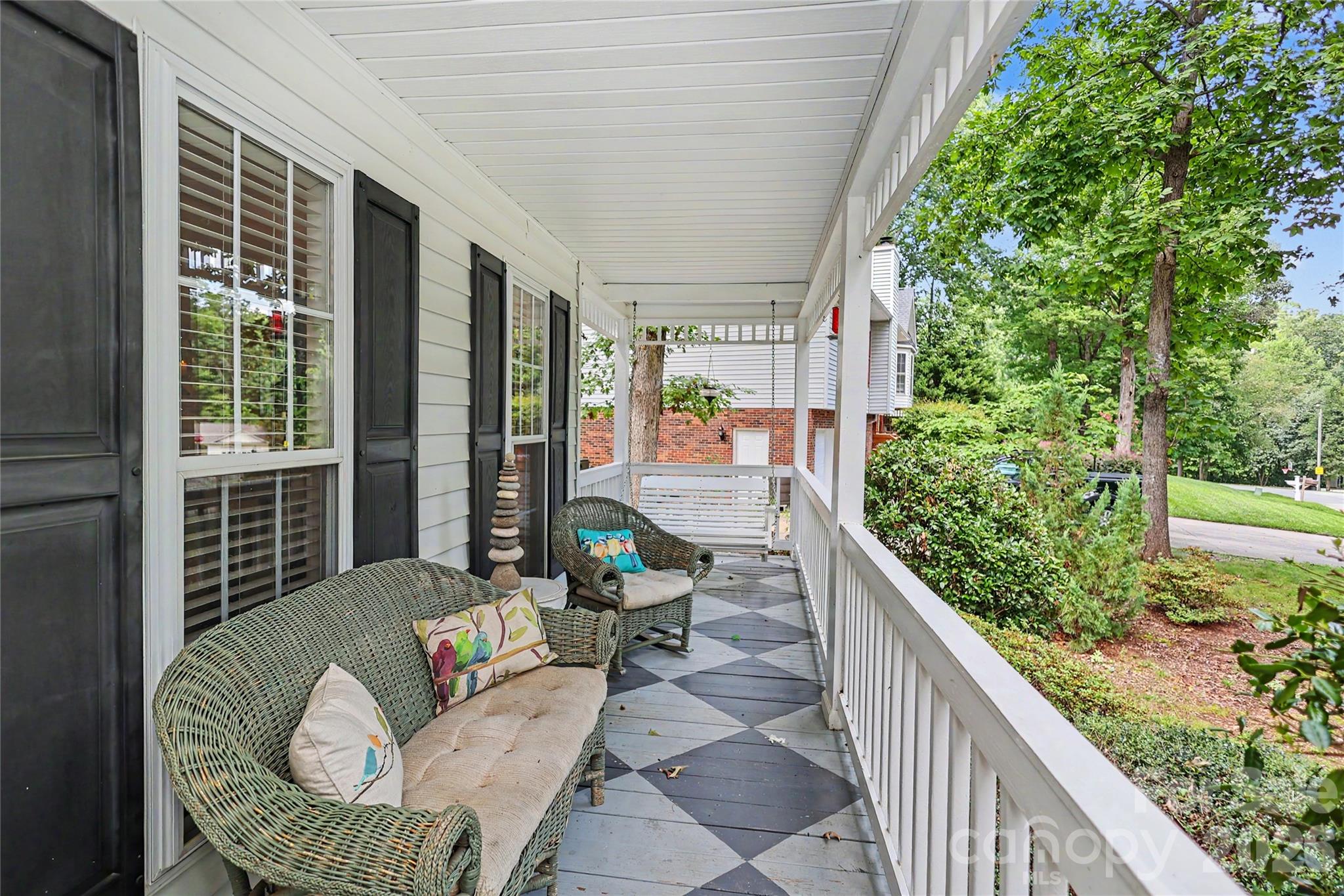 Covered Front Porch - 612 17th Avenue Drive SE, Hickory