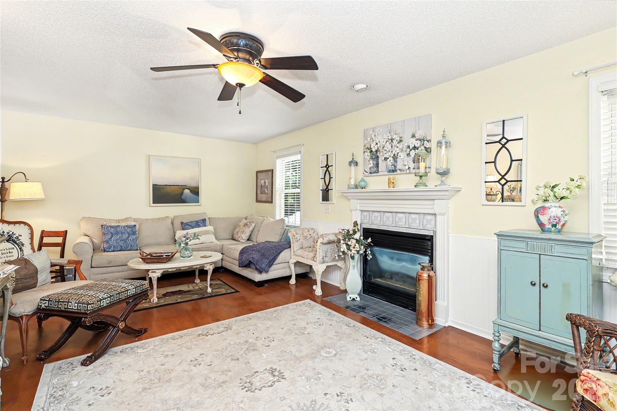 Family Room - 612 17th Avenue Drive SE, Hickory