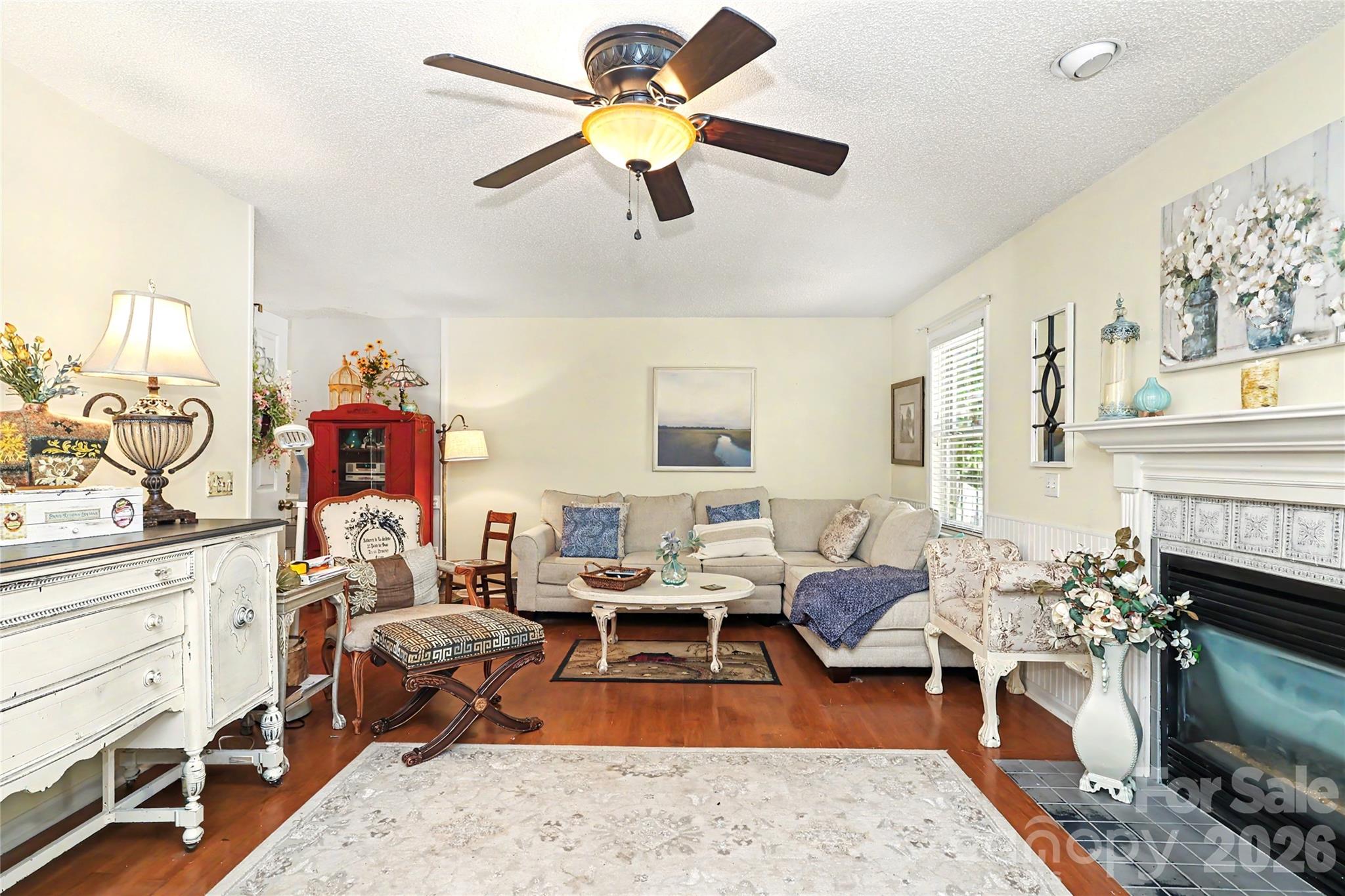 Family Room - 612 17th Avenue Drive SE, Hickory