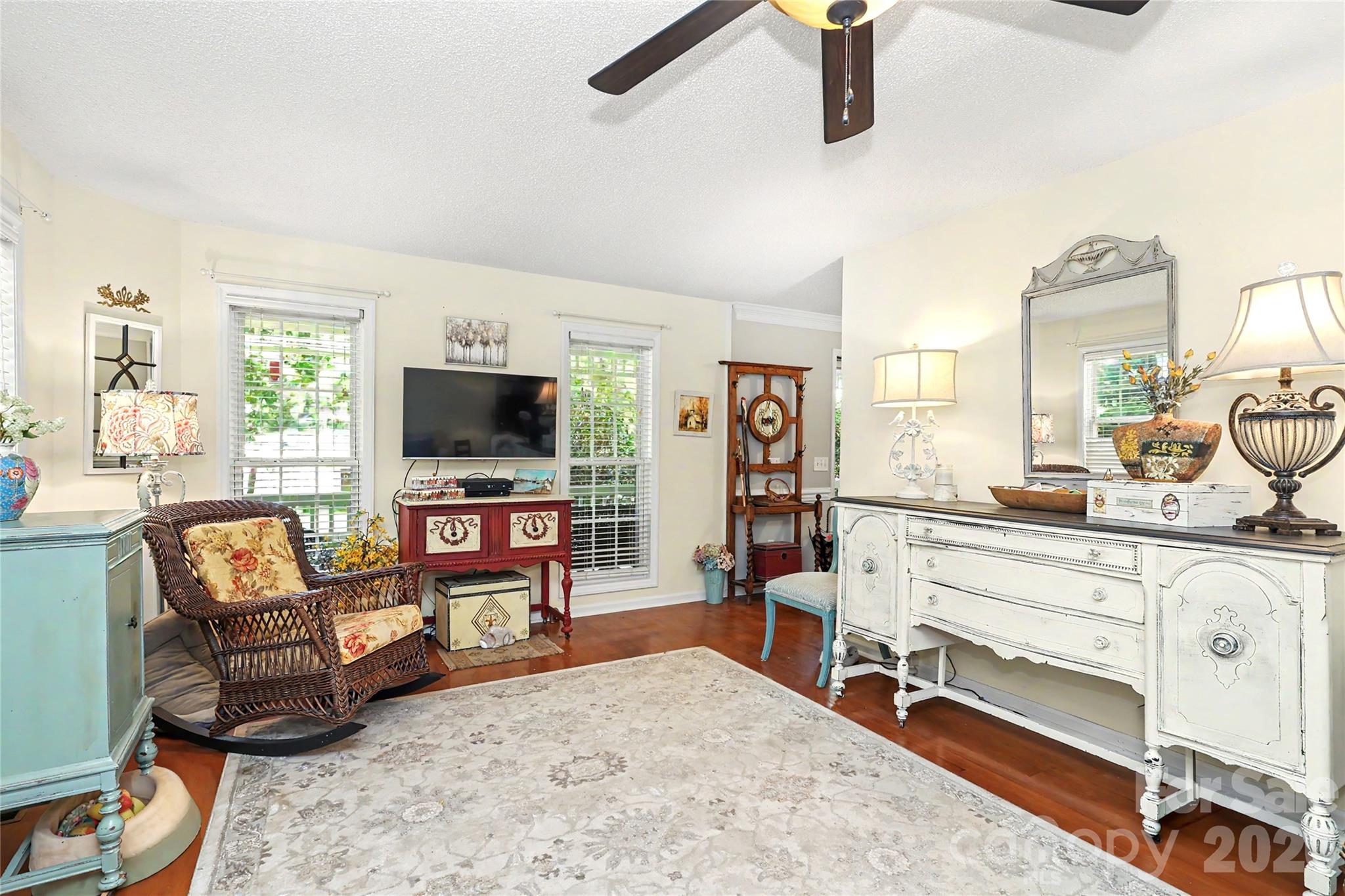 Family Room - 612 17th Avenue Drive SE, Hickory