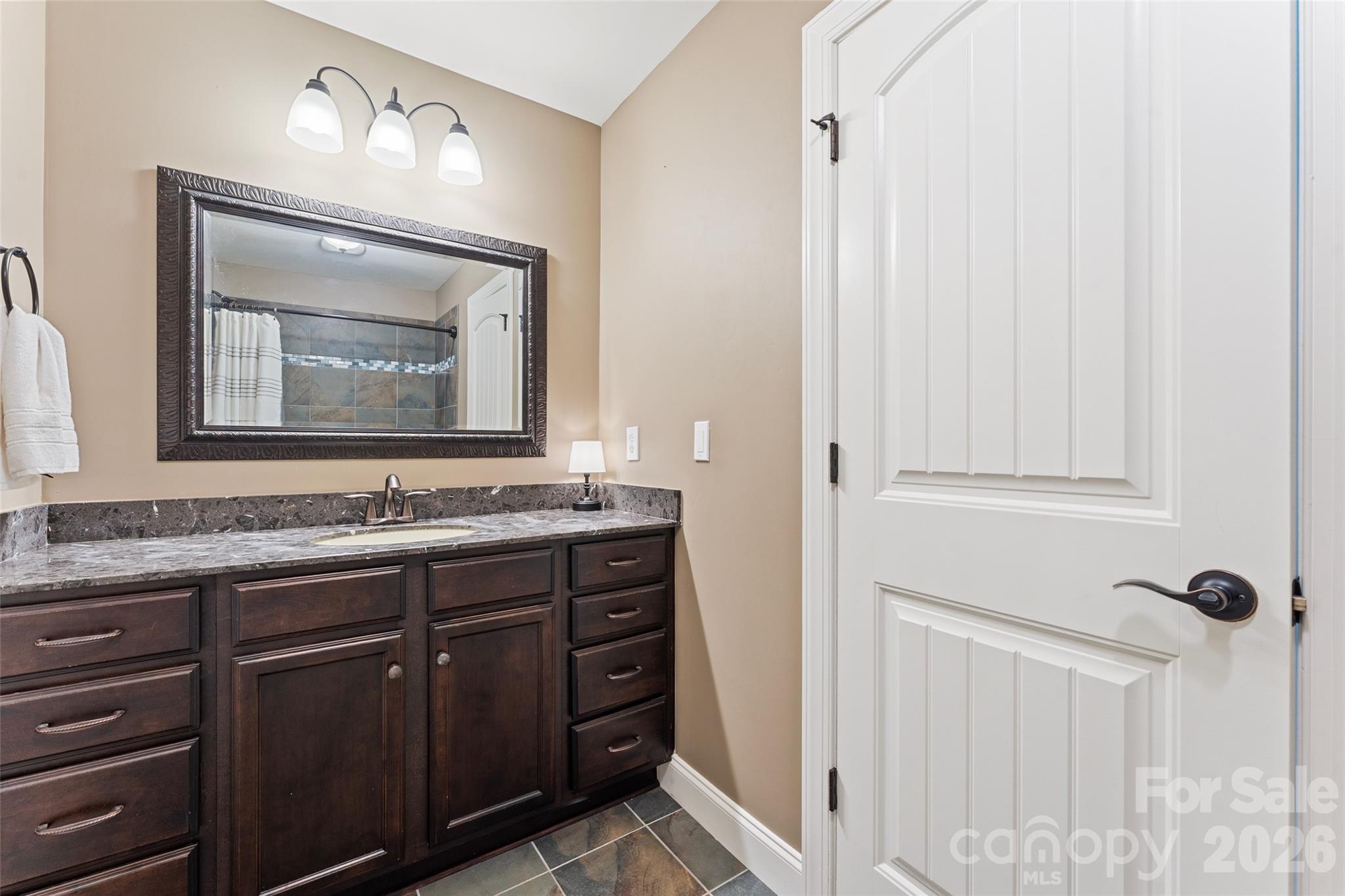 Single Family Residence at 314 Stone Cliff Lane, Lake Wylie, photo 24 of 43