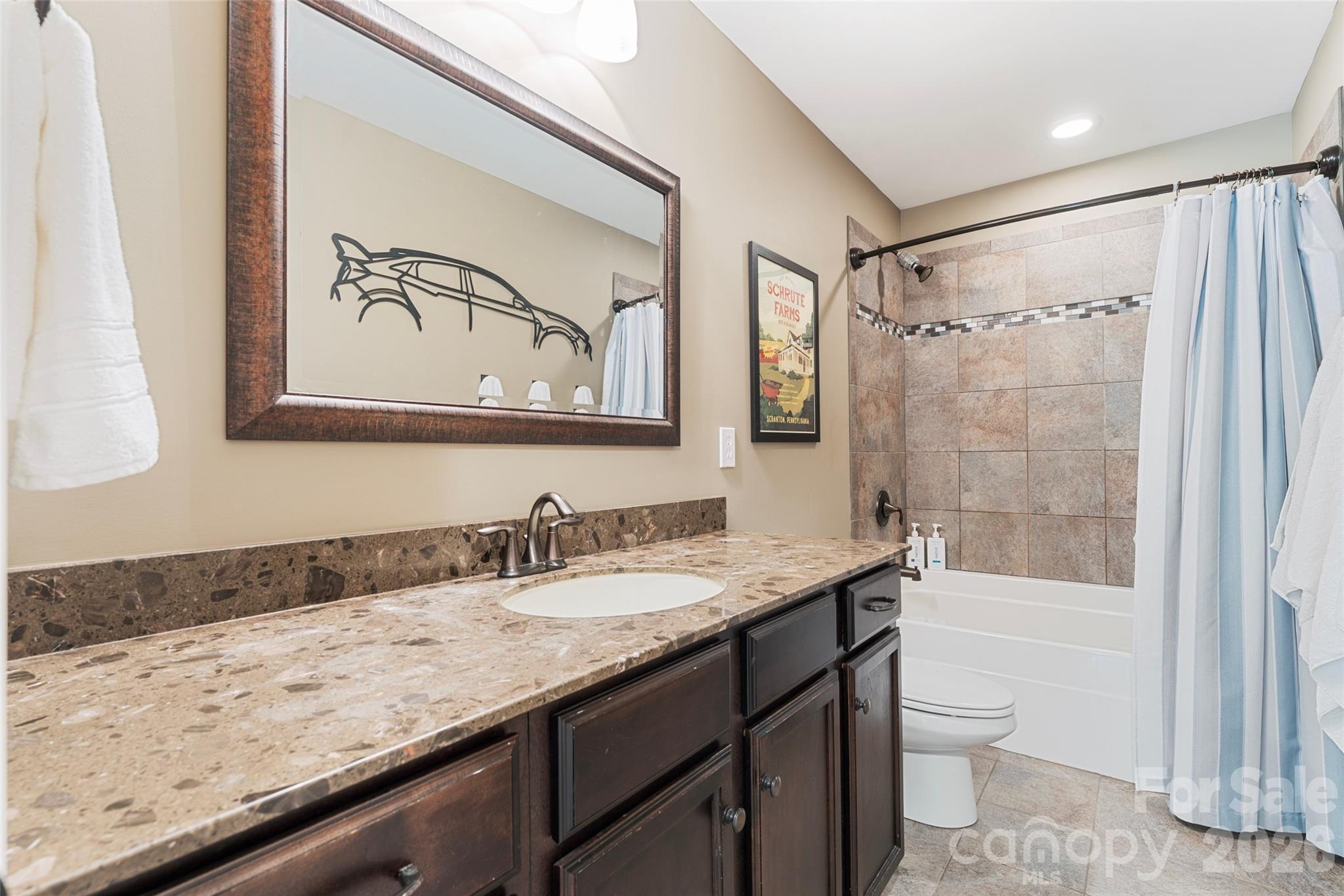 Single Family Residence at 314 Stone Cliff Lane, Lake Wylie, photo 30 of 43