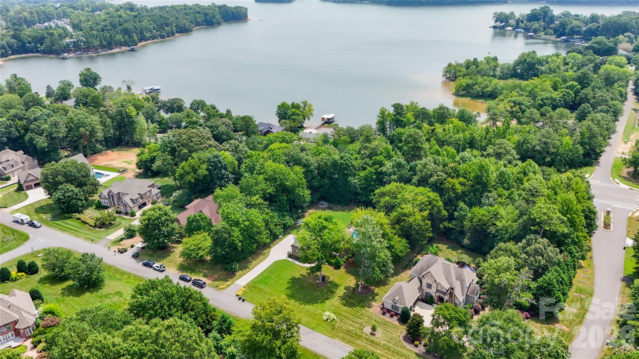 Close to the lake & nearby boat docks. - 314 Stone Cliff Lane, Lake Wylie