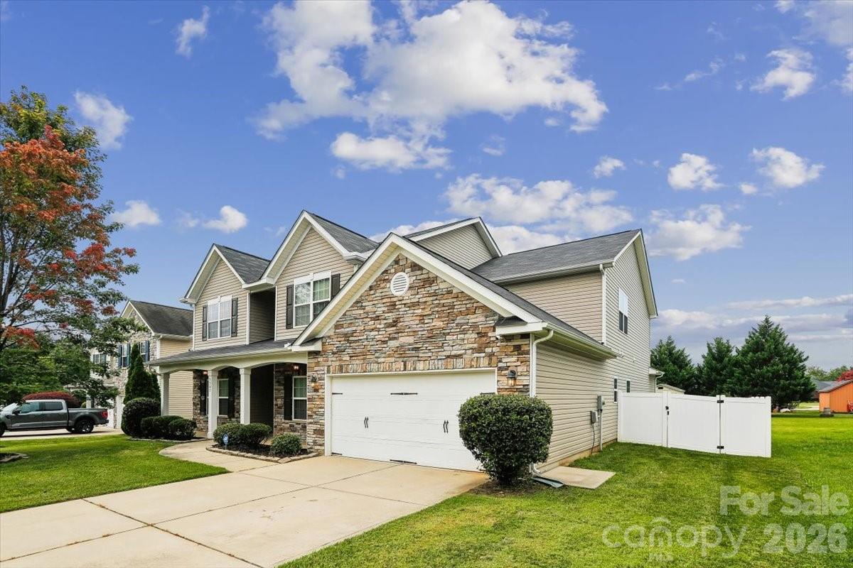 Single Family Residence at 5307 Hackberry Lane SW, Concord, photo 2 of 39