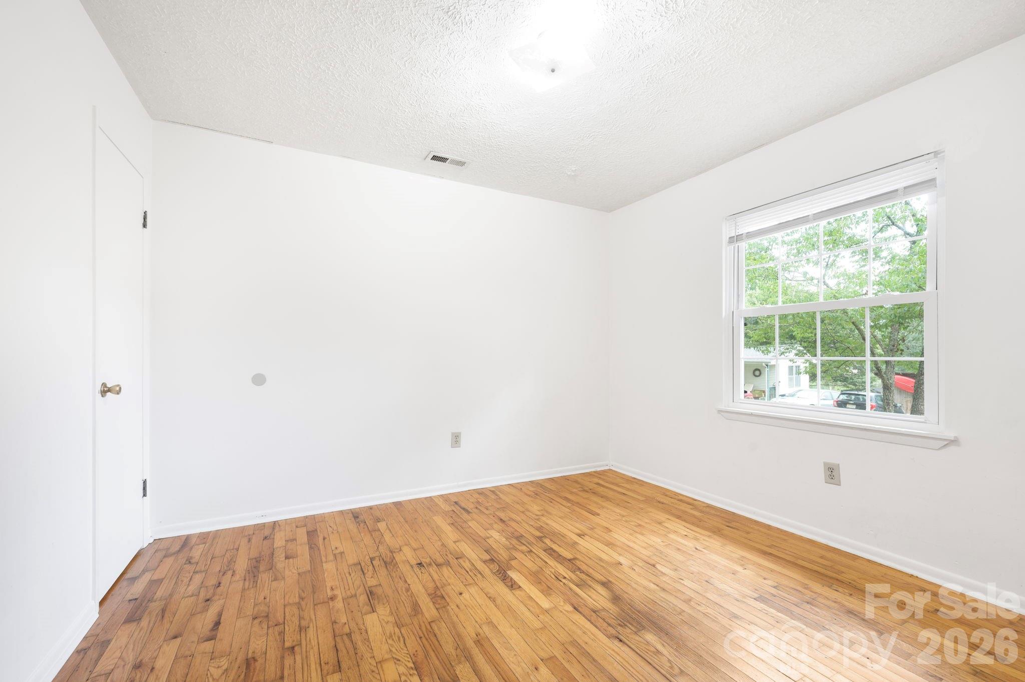 Single Family Residence at 400 Hiawassee Avenue, Black Mountain, photo 16 of 24