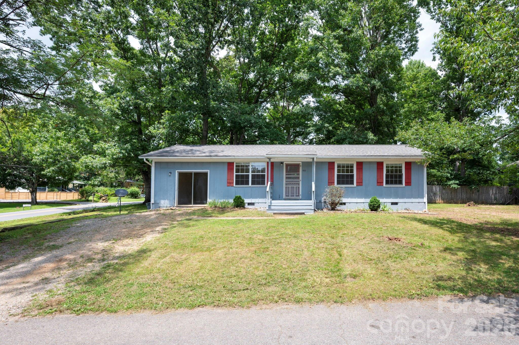 Single Family Residence at 400 Hiawassee Avenue, Black Mountain, photo 21 of 24