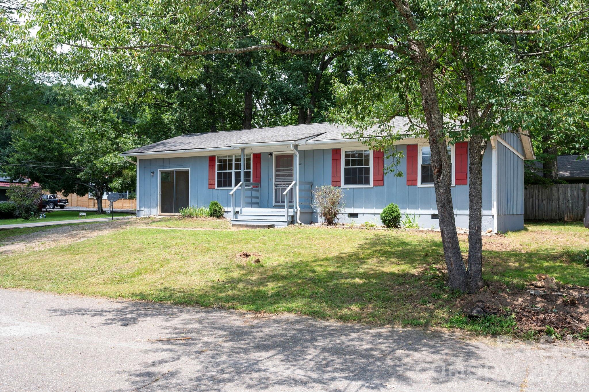 Single Family Residence at 400 Hiawassee Avenue, Black Mountain, photo 23 of 24