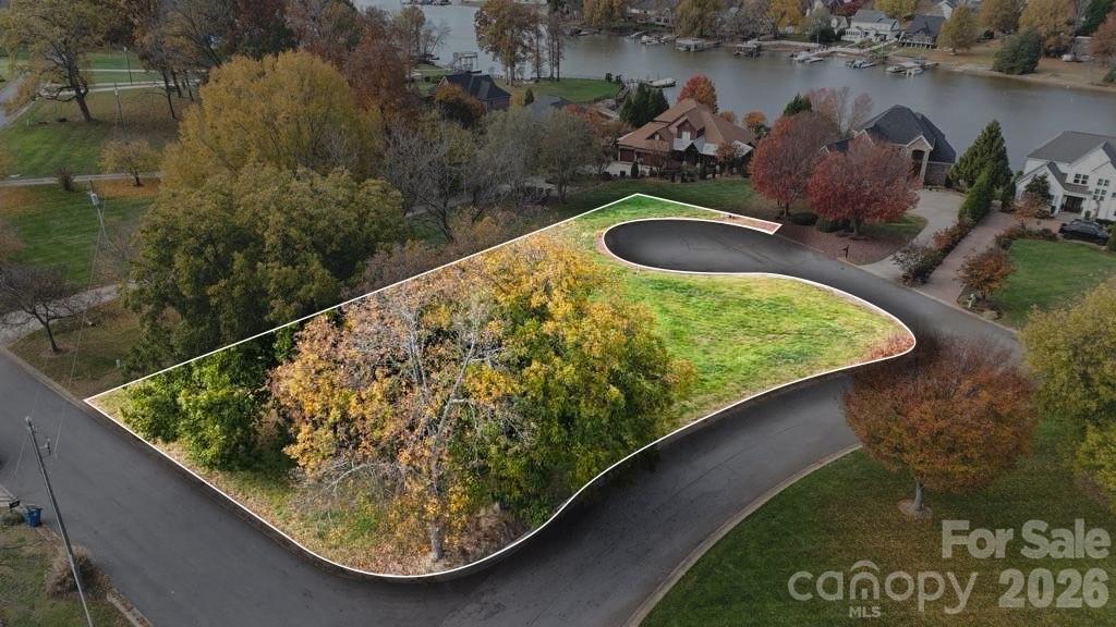 Lot lines are approximate - 104 Hickory Hill Road, Mooresville