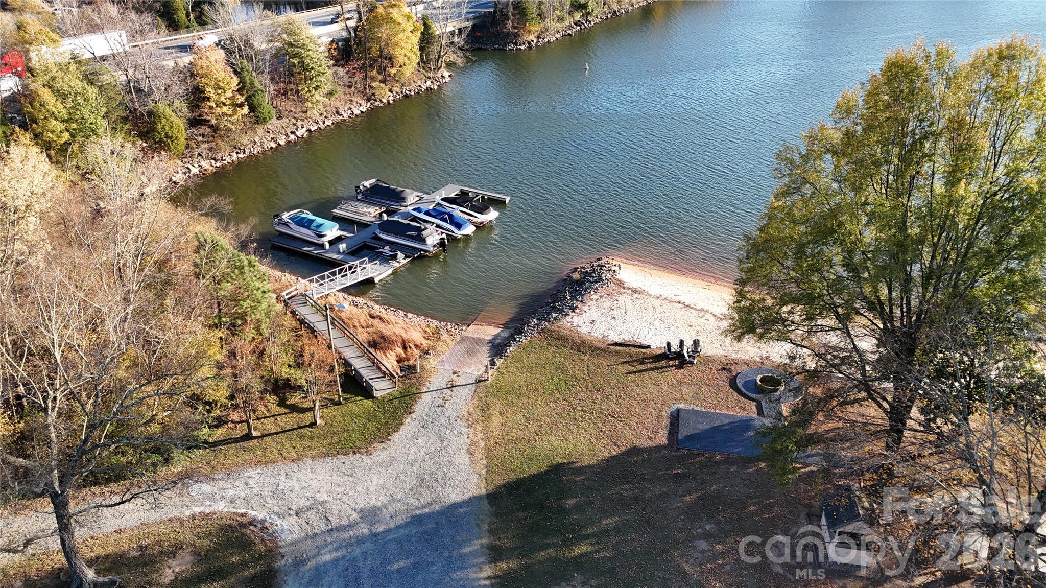 Community dock, boat ramp, beach area - 104 Hickory Hill Road, Mooresville