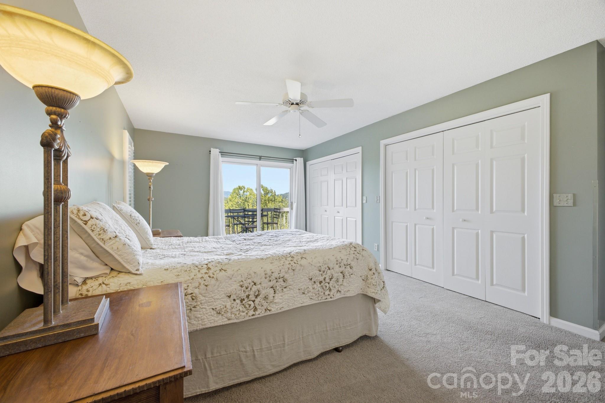 Large En-suite with access to the deck - 1870 Riverview Court, Hendersonville