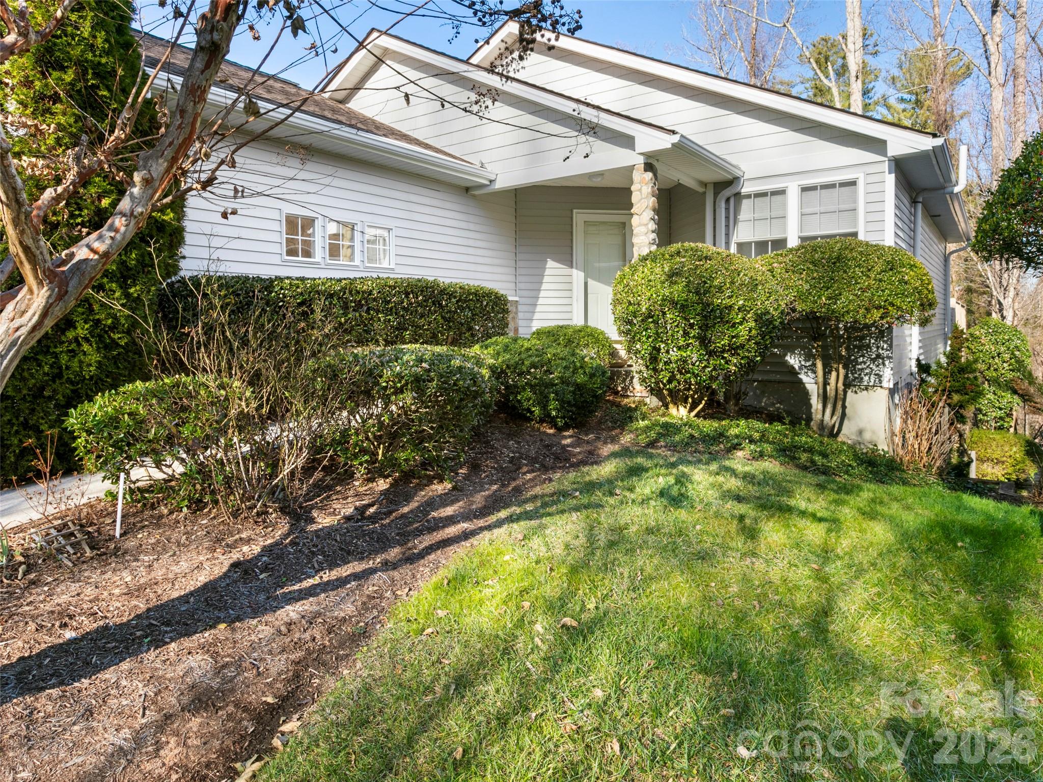 Single Family Residence at 305 Ewarts Hill Road, Hendersonville, photo 2 of 35