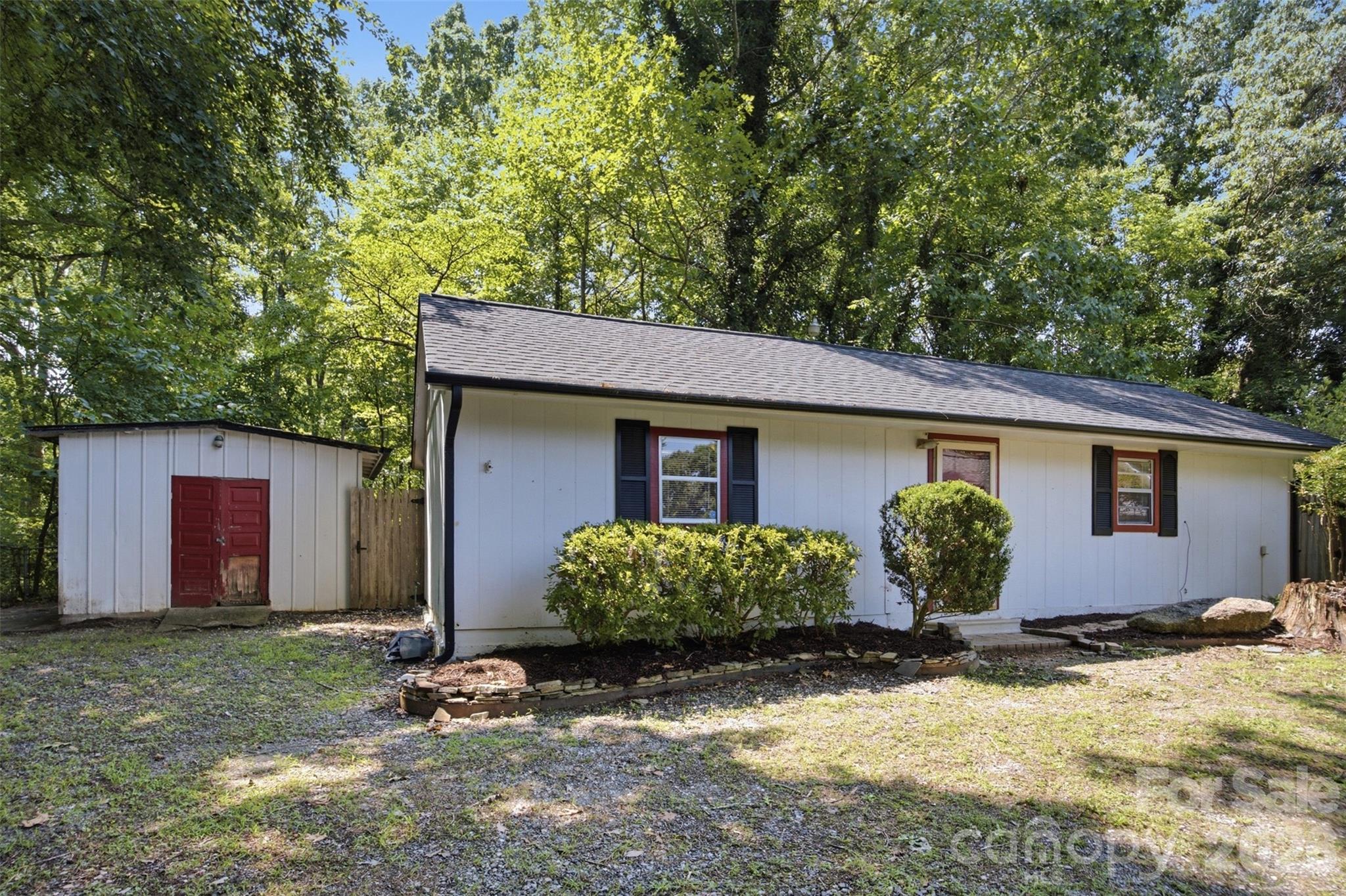 Single Family Residence at 125 Shady Bluff Drive, Gastonia, photo 31 of 37