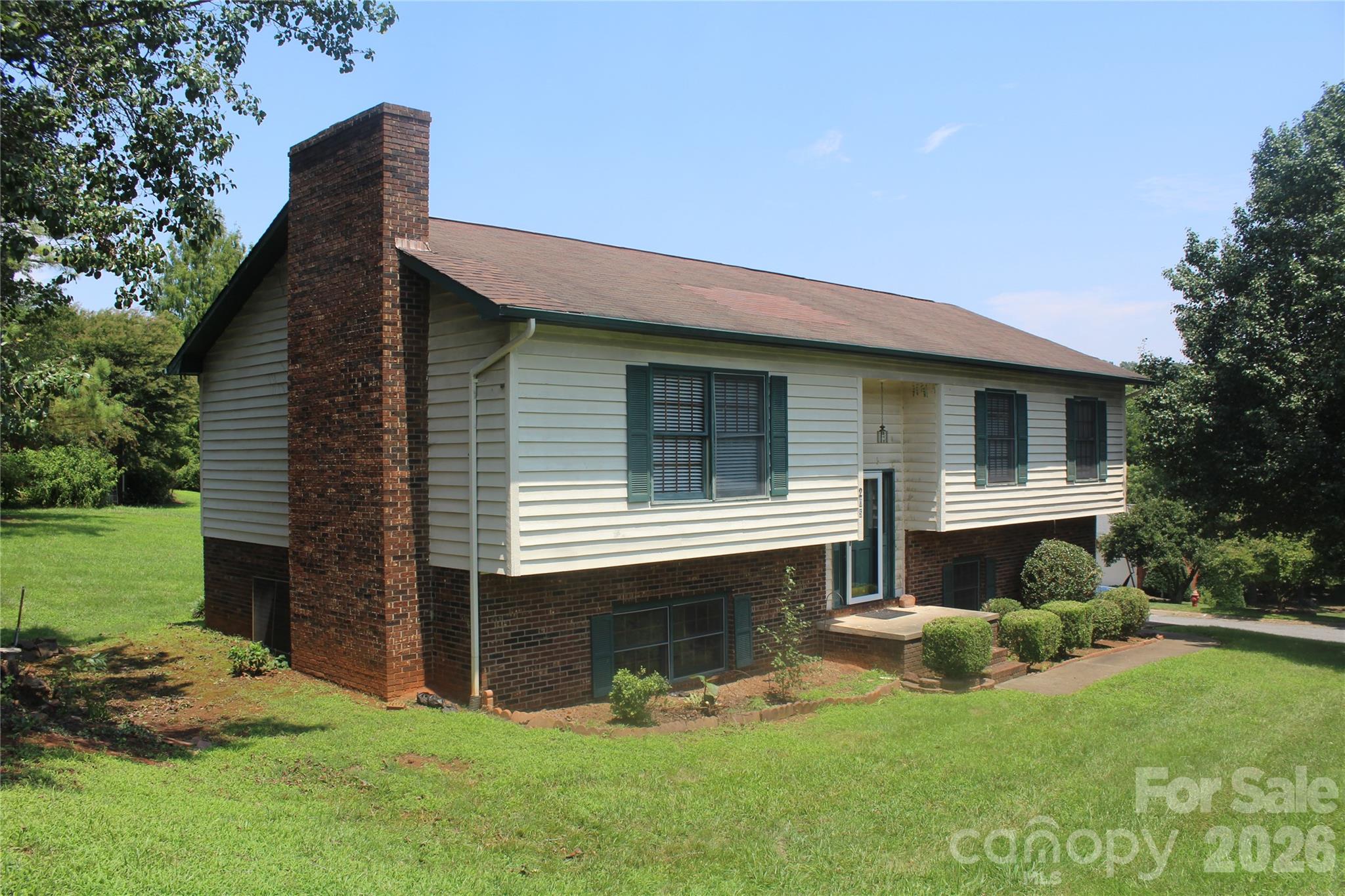 Single Family Residence at 205 Inglewood Drive, Morganton, photo 2 of 34