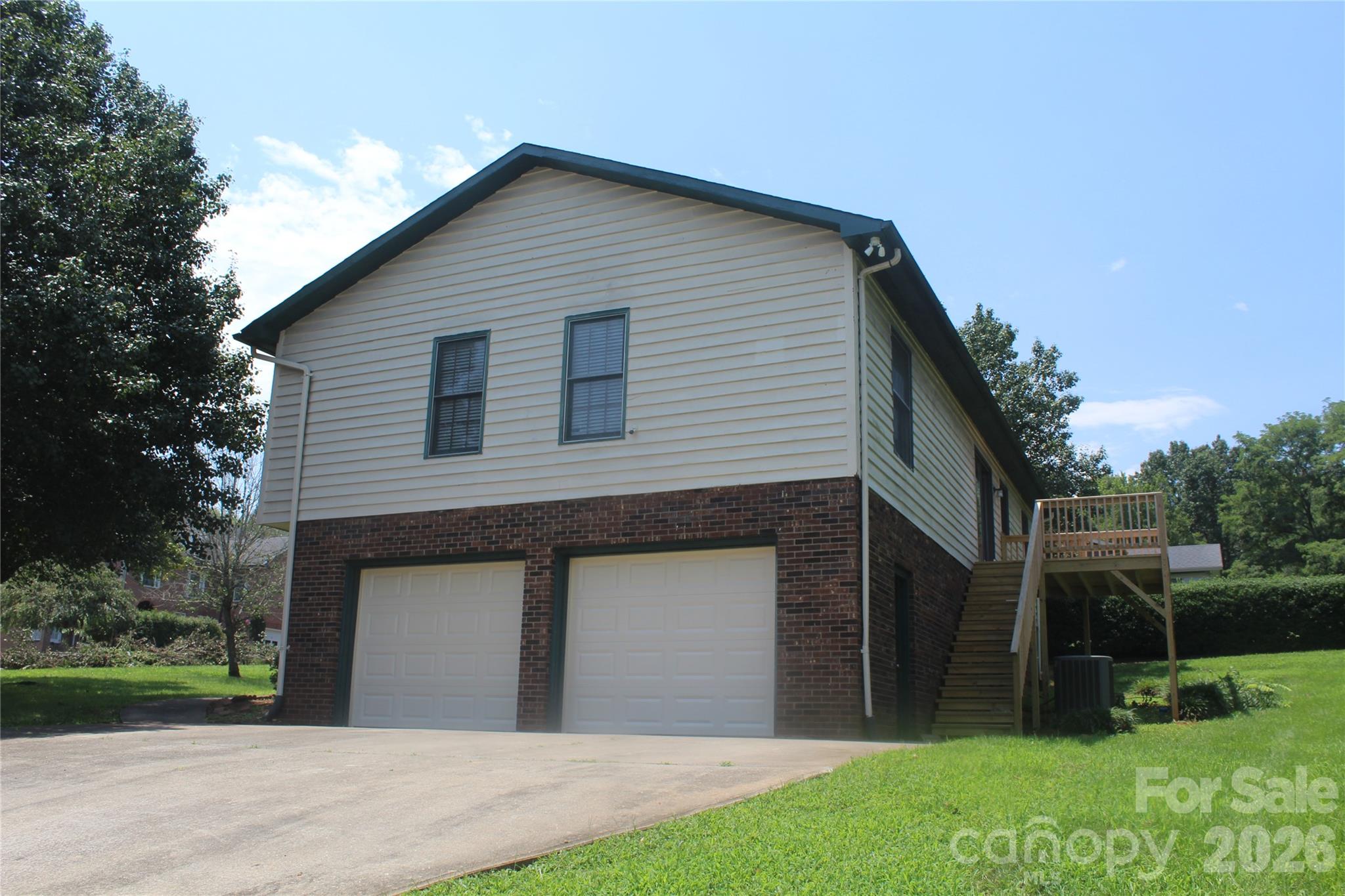 Single Family Residence at 205 Inglewood Drive, Morganton, photo 3 of 34