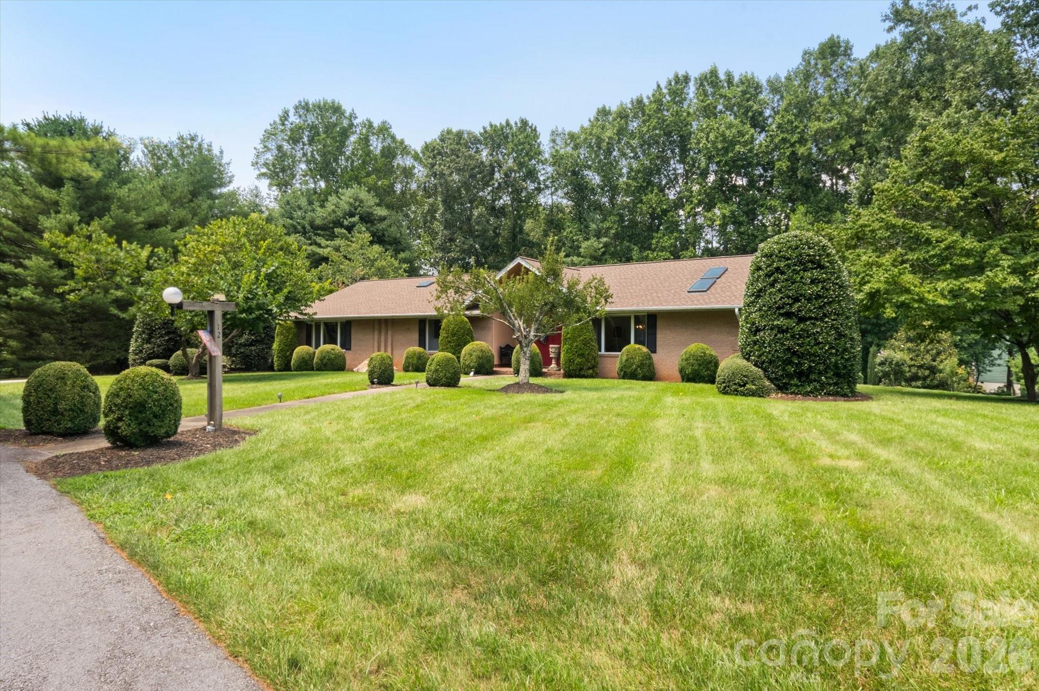 Single Family Residence at 12 Highlander Lane, Hendersonville, photo 6 of 39