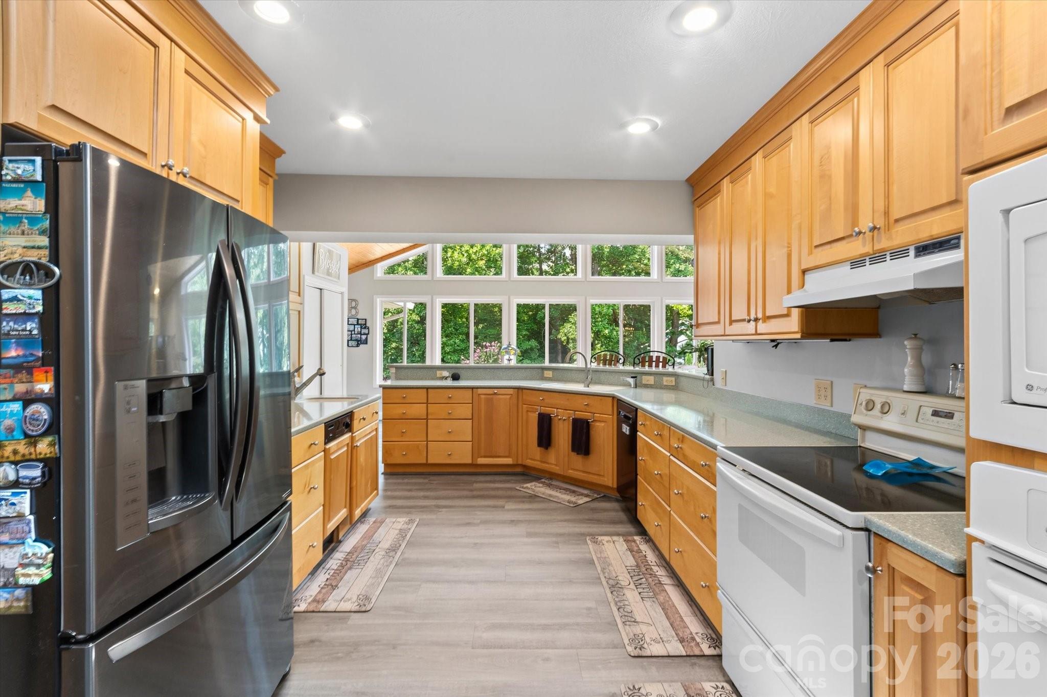 Single Family Residence at 12 Highlander Lane, Hendersonville, photo 15 of 39