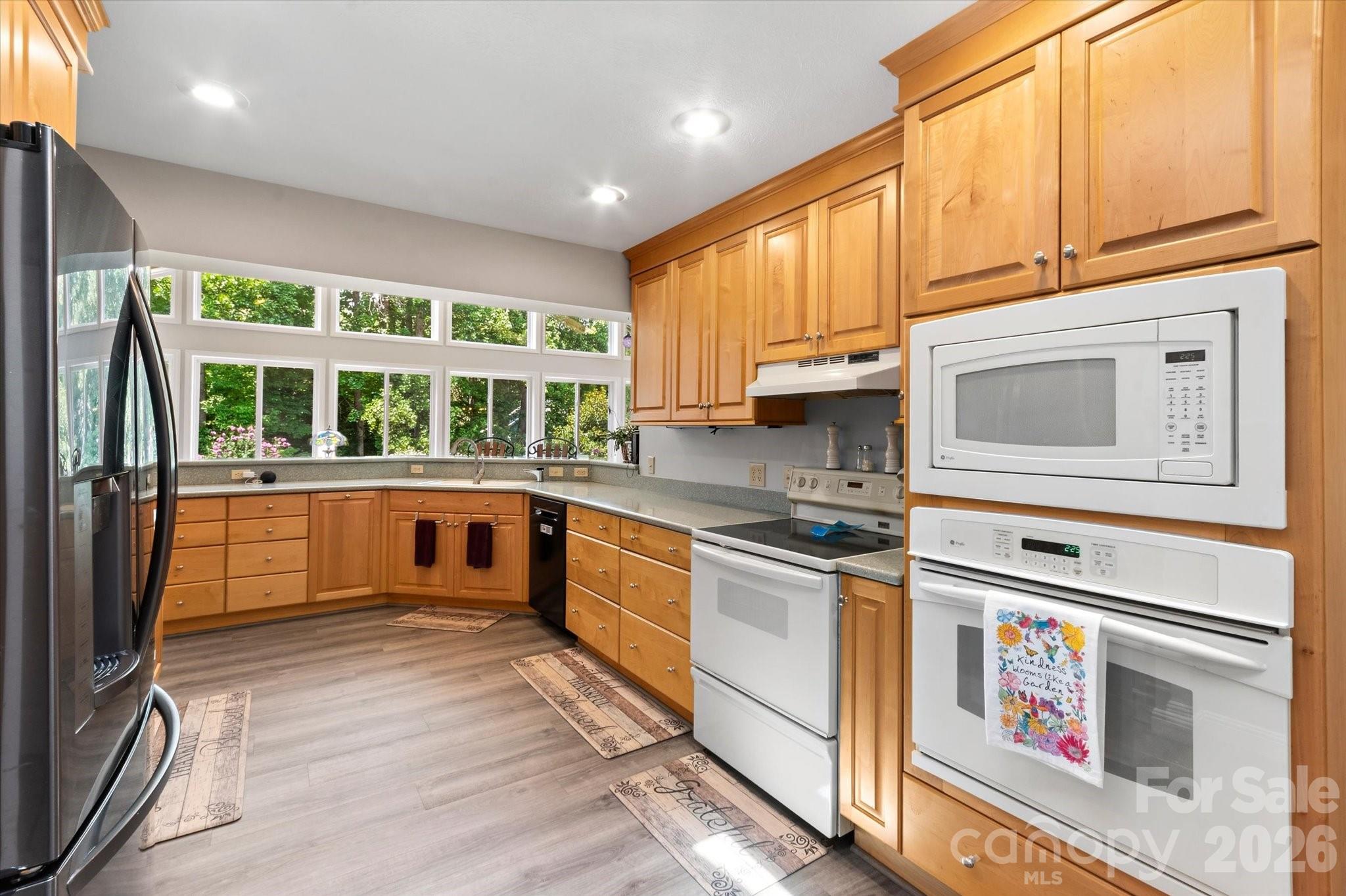 Single Family Residence at 12 Highlander Lane, Hendersonville, photo 16 of 39