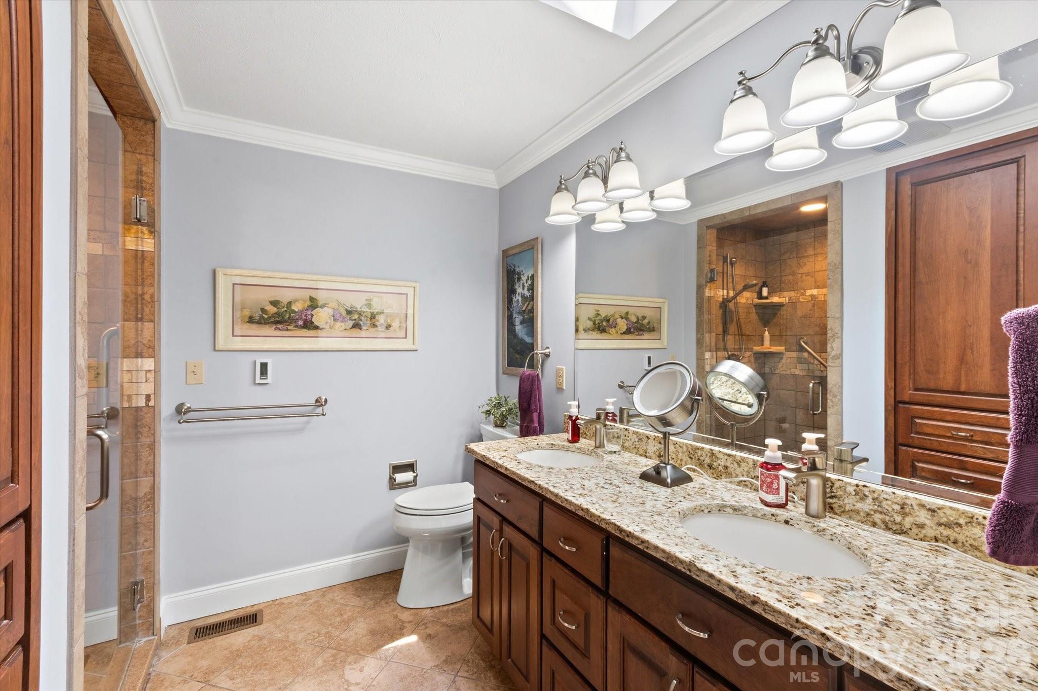 Primary ensuite - 12 Highlander Lane, Hendersonville