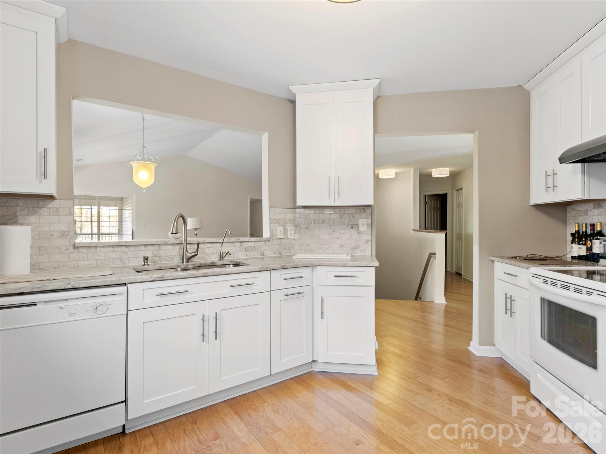 Single Family Residence at 305 Ewarts Hill Road, Hendersonville, photo 8 of 35