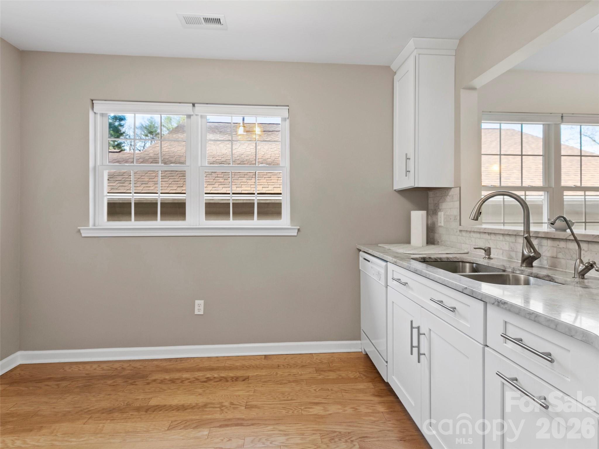 Single Family Residence at 305 Ewarts Hill Road, Hendersonville, photo 9 of 35