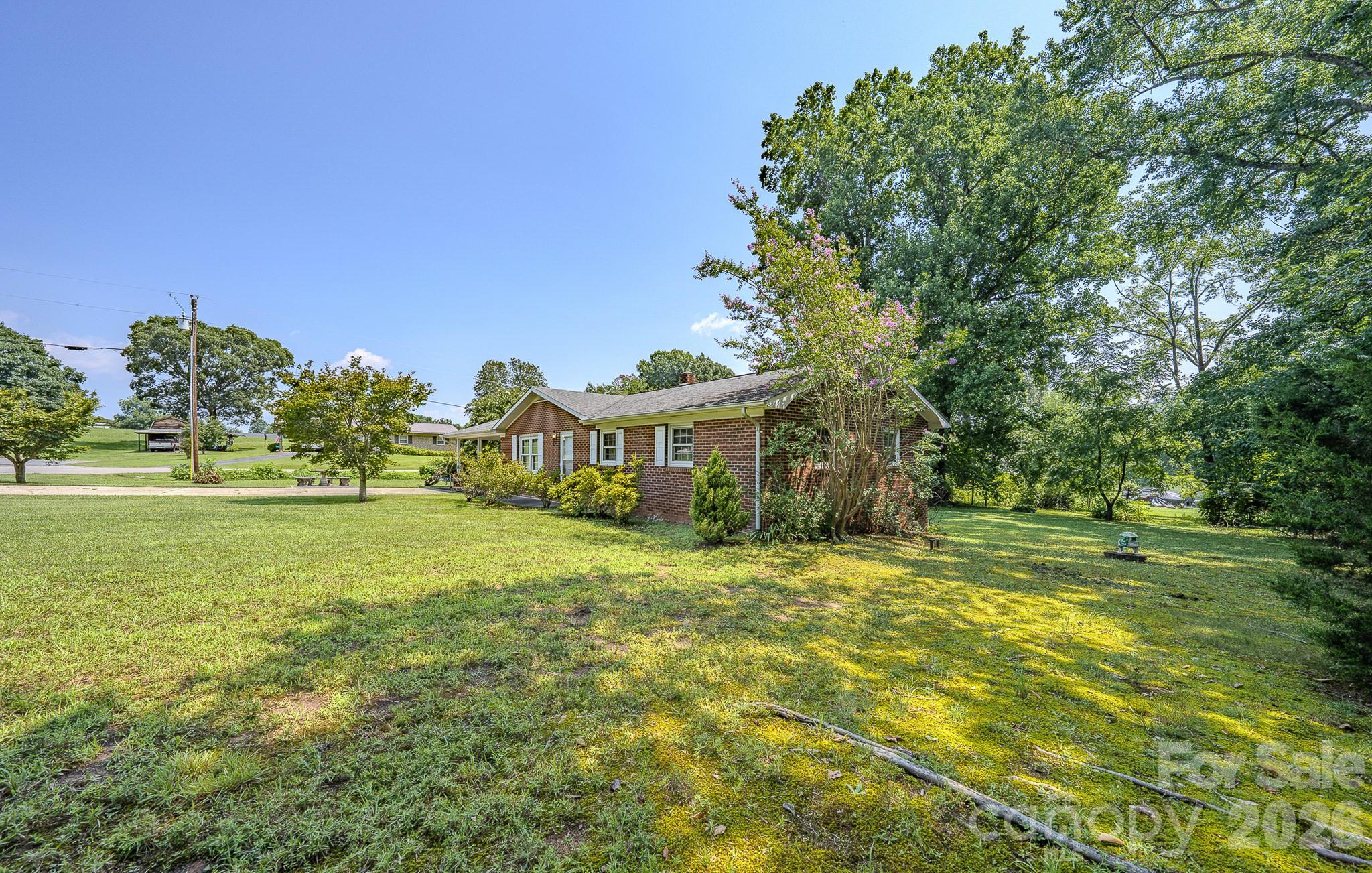 Single Family Residence at 1169 Burkehurst Avenue, Morganton, photo 6 of 33