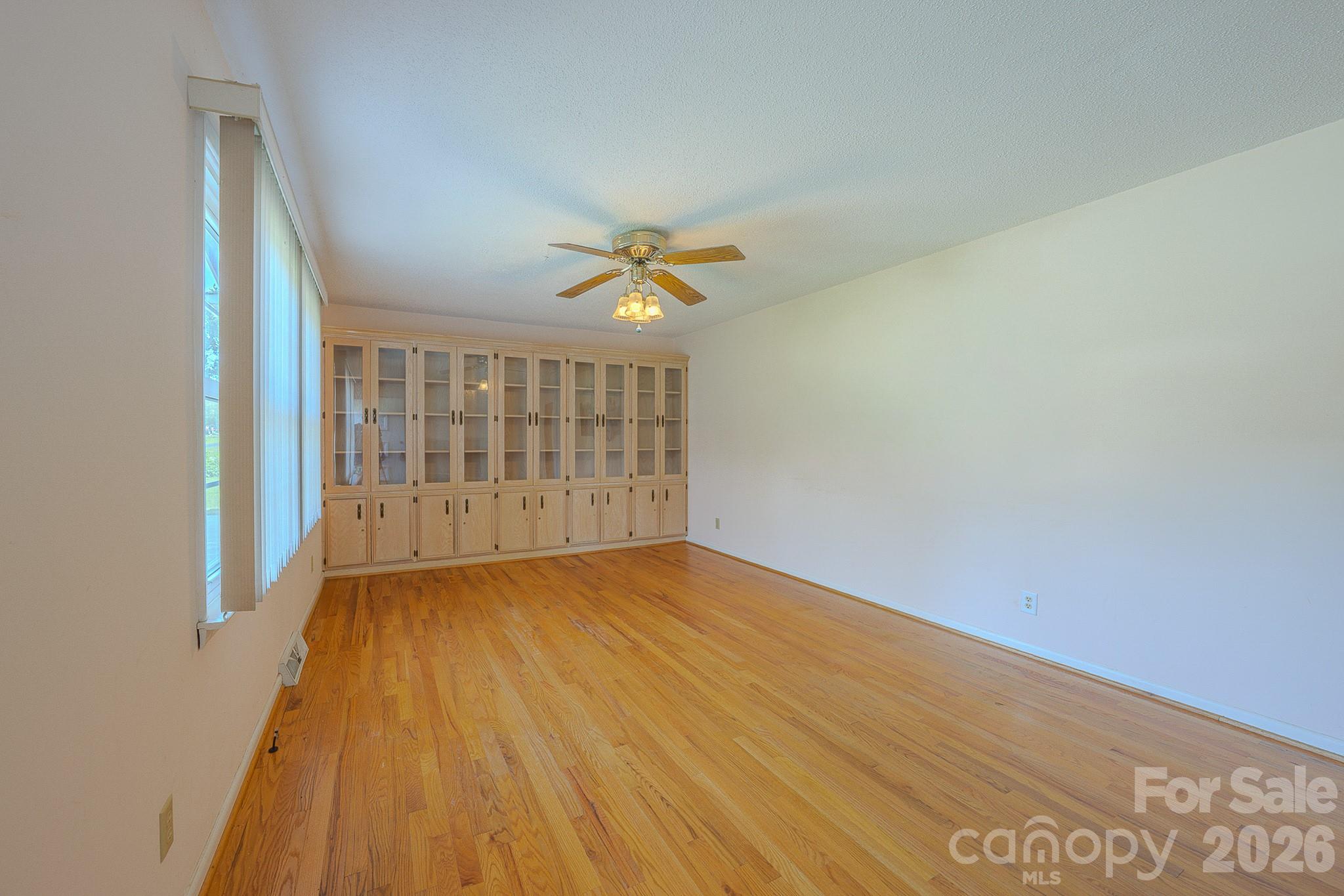 Licing Room - 1169 Burkehurst Avenue, Morganton