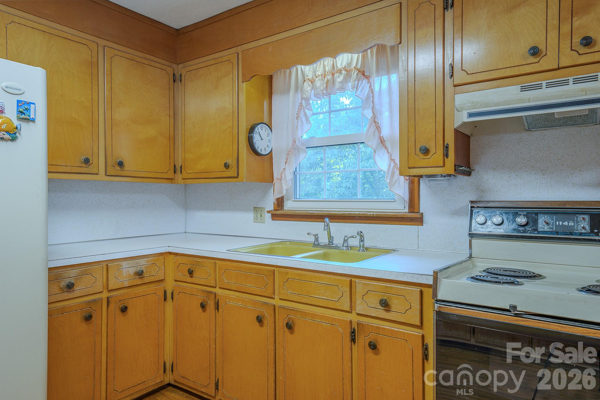 Single Family Residence at 1169 Burkehurst Avenue, Morganton, photo 14 of 33