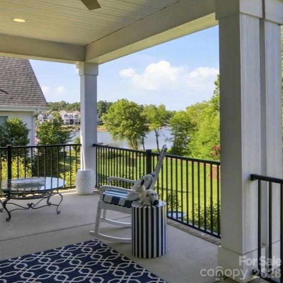 Single Family Residence at 104 Sisters Cove Court, Mooresville, photo 4 of 35