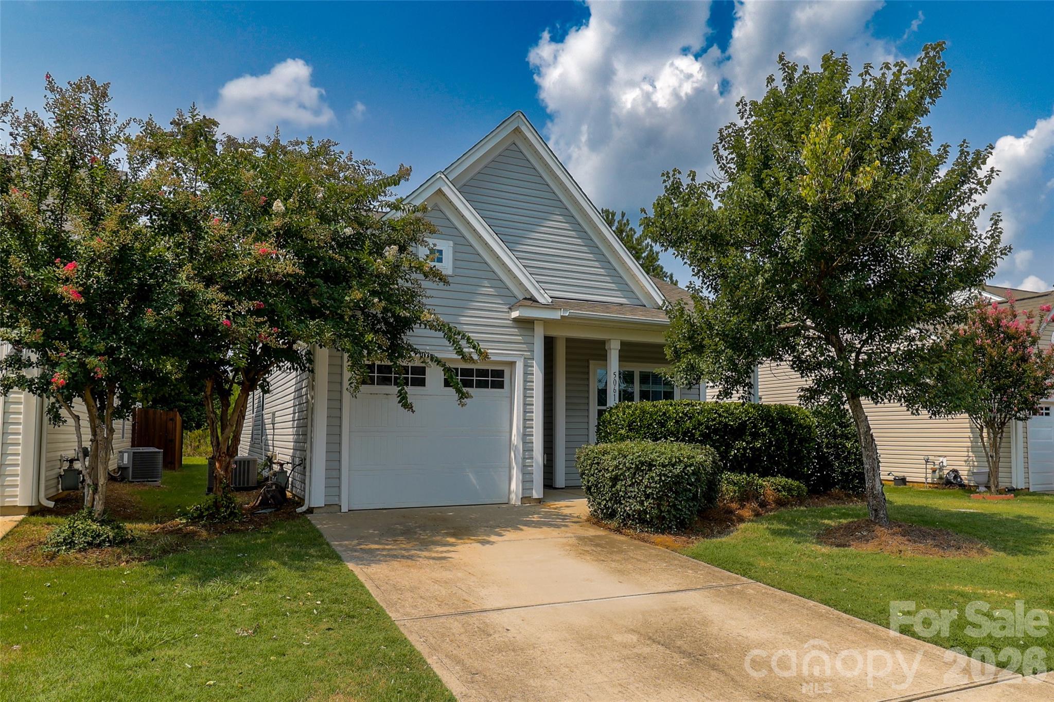 Single Family Residence at 5061 Newport Lakes Drive, Rock Hill, photo 2 of 20