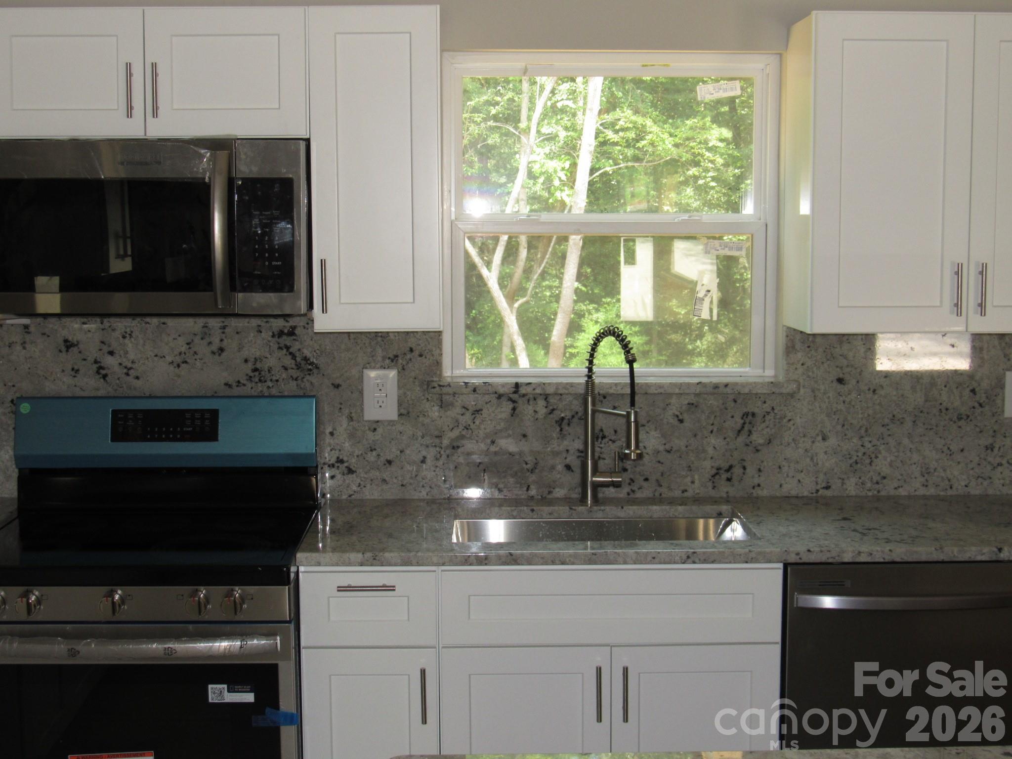 Single Family Residence at 92 Saint Charles Court, Hickory, photo 5 of 18