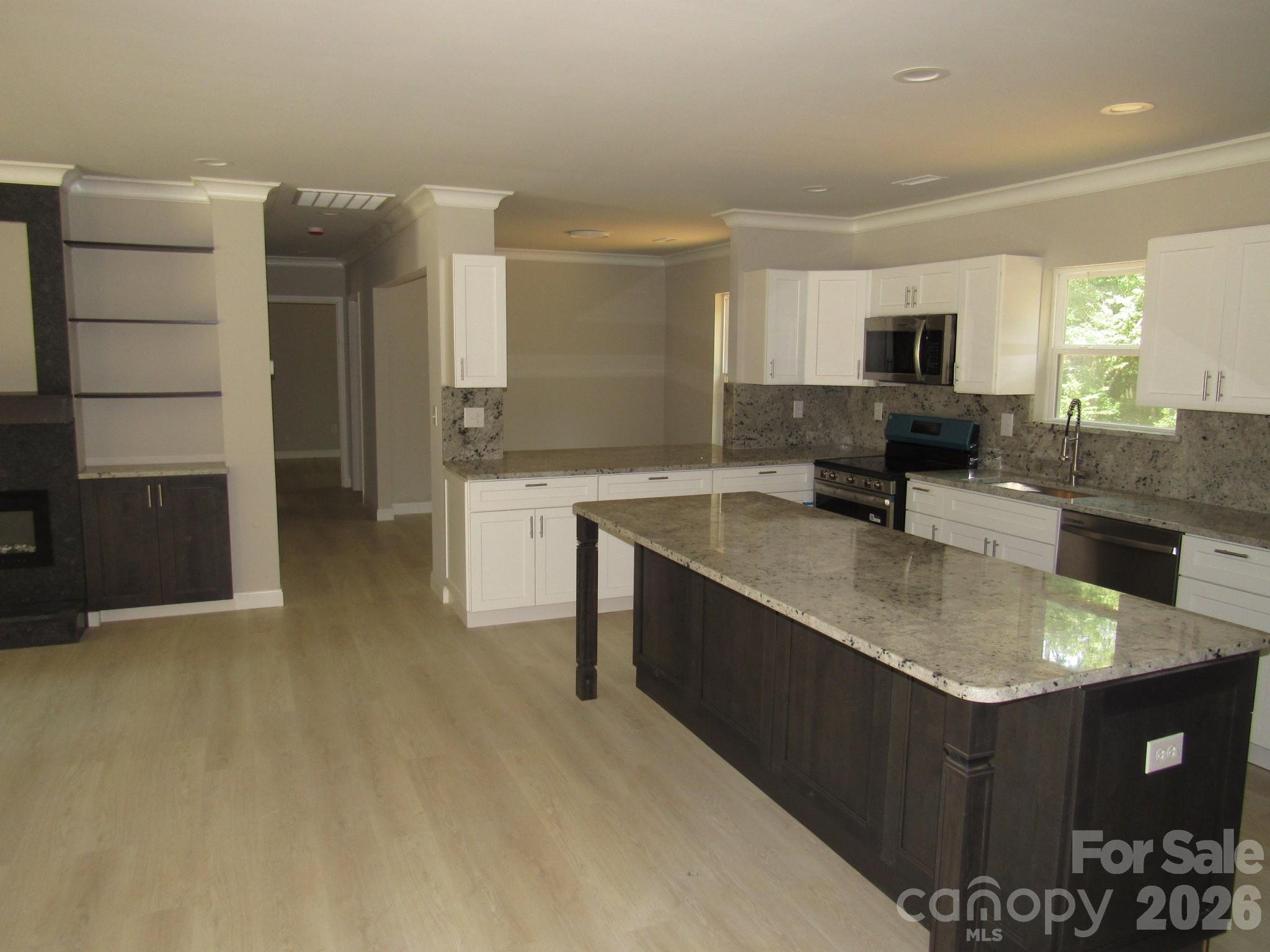 Single Family Residence at 92 Saint Charles Court, Hickory, photo 6 of 18