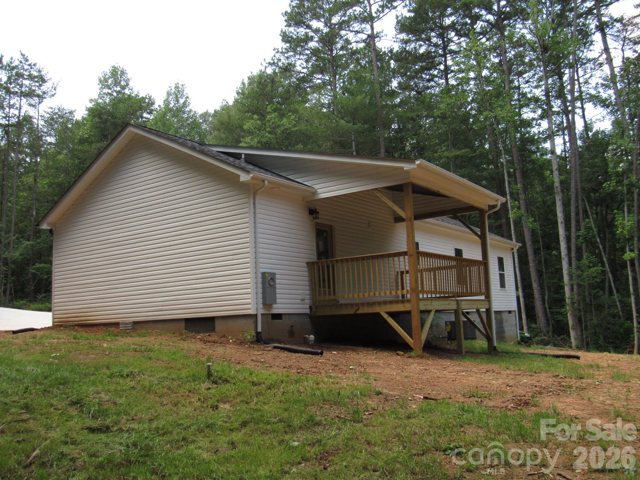 Single Family Residence at 92 Saint Charles Court, Hickory, photo 3 of 18